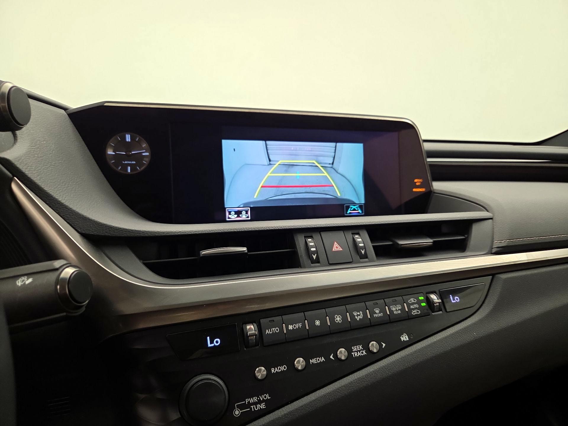 Thumbnail: 2019 Lexus ES - 15