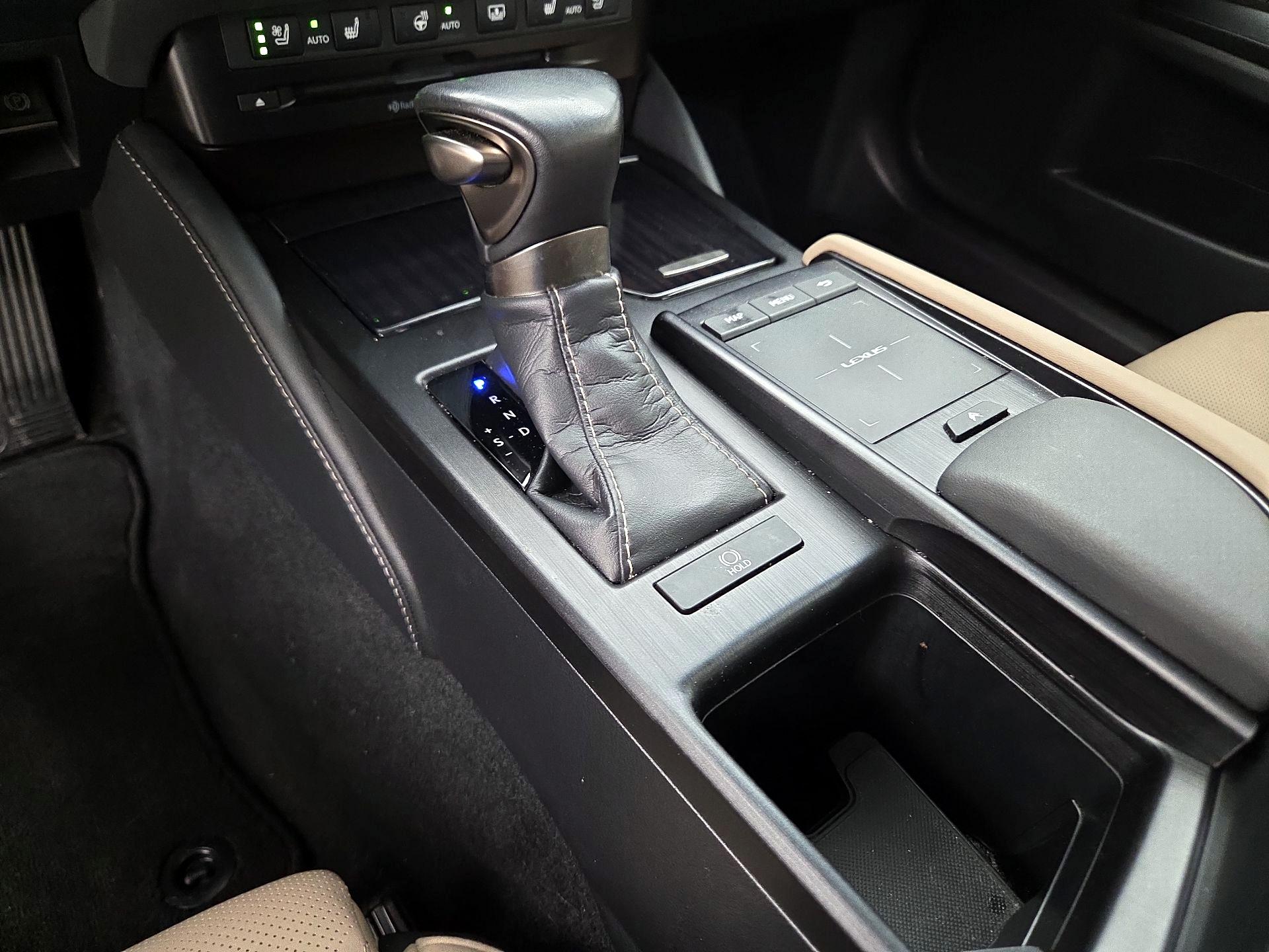 Thumbnail: 2019 Lexus ES - 18