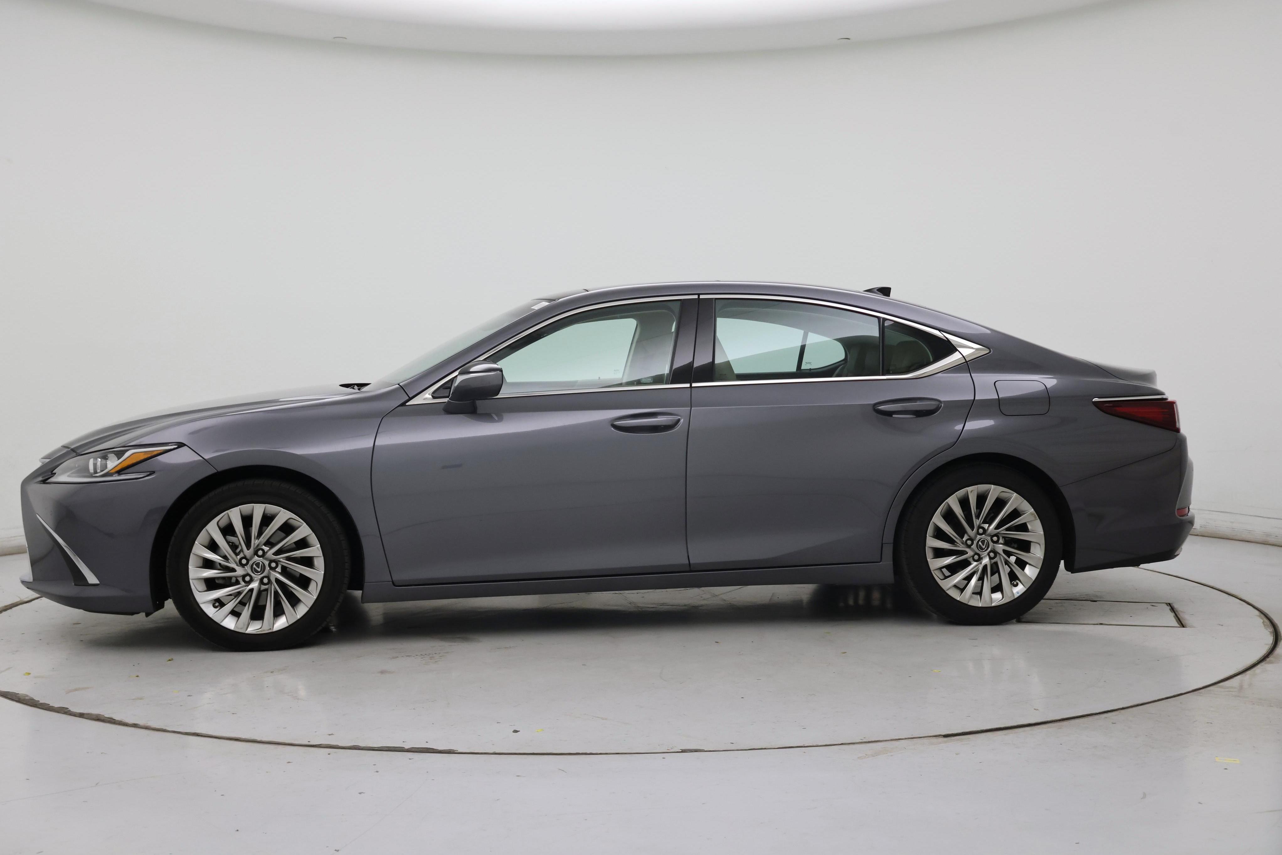 Thumbnail: 2019 Lexus ES - 3