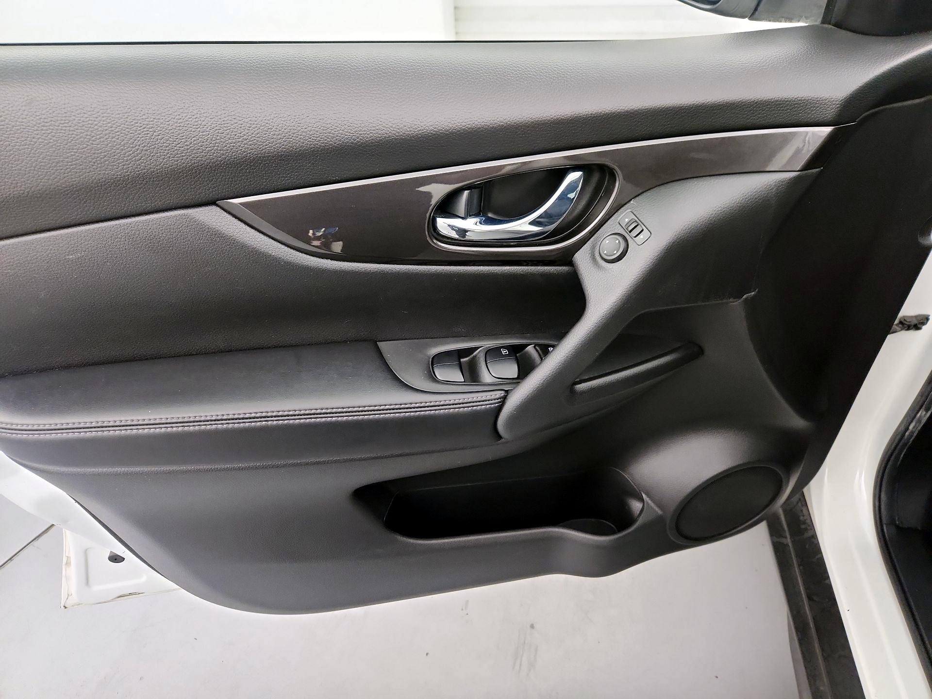 Thumbnail: 2019 Nissan Rogue - 12