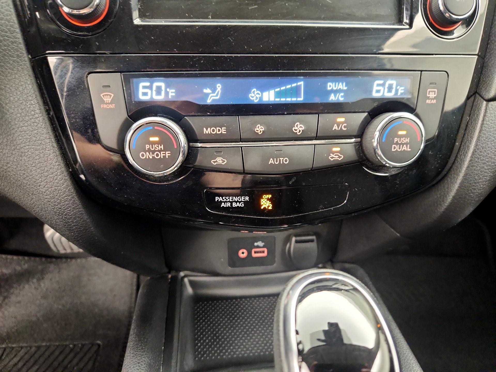 Thumbnail: 2019 Nissan Rogue - 16