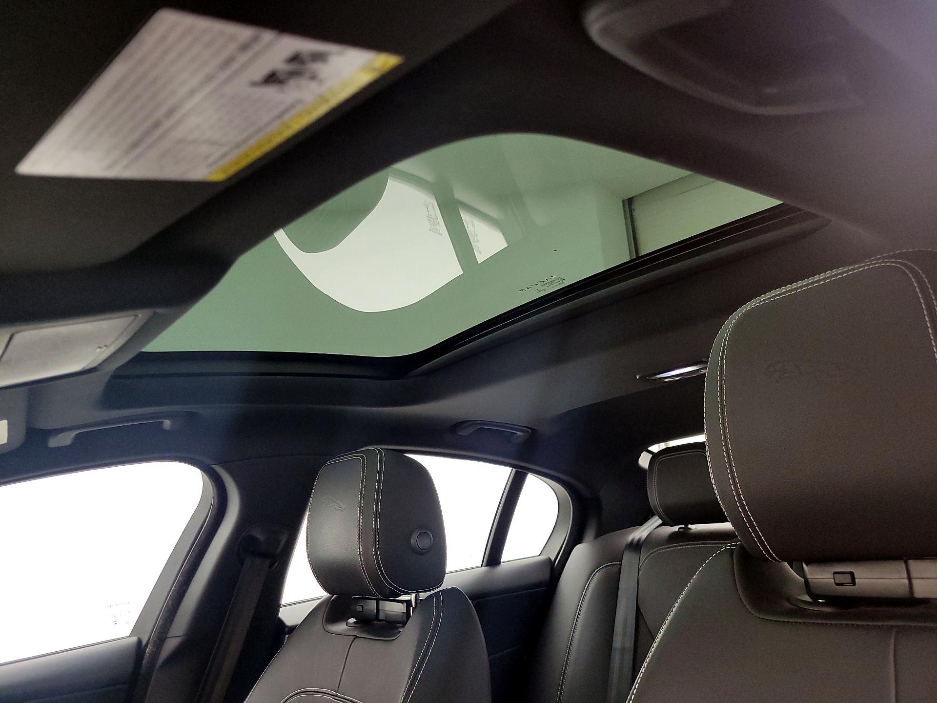 Thumbnail: 2020 Jaguar XE - 19
