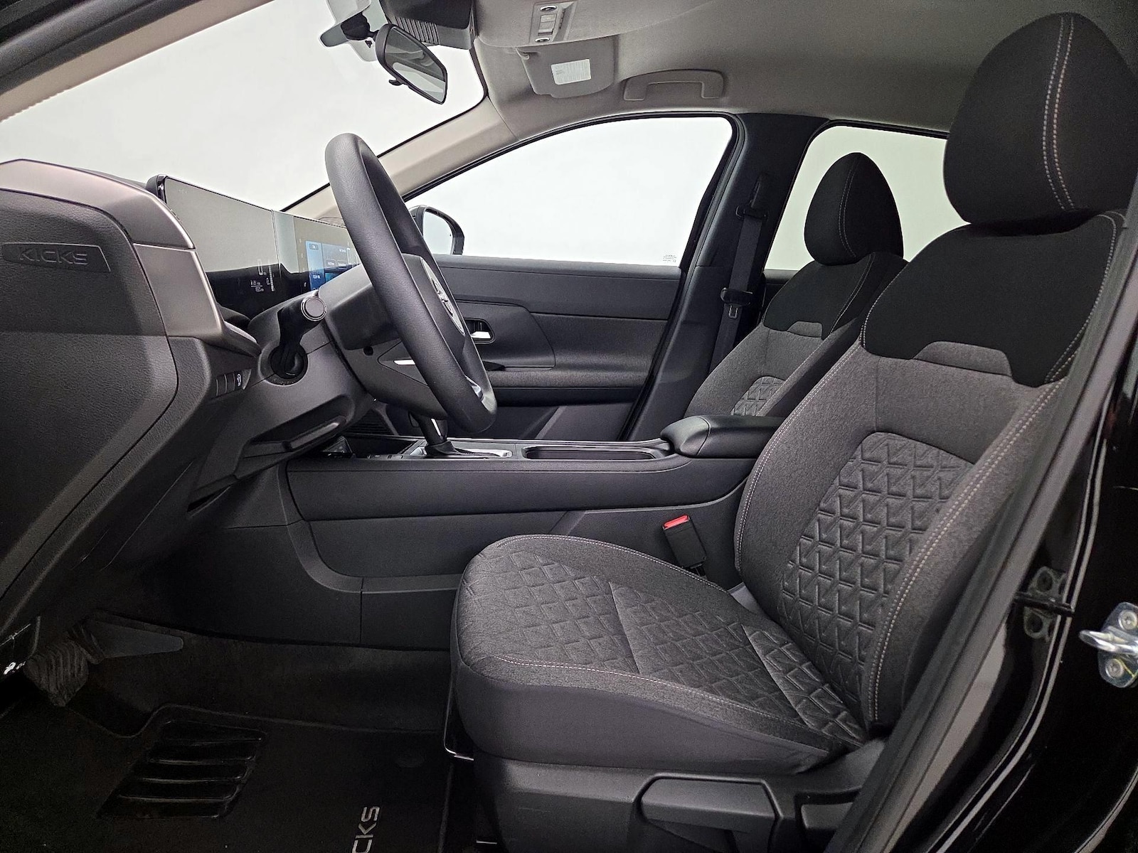 2025 Nissan Kicks SV - Photo 12