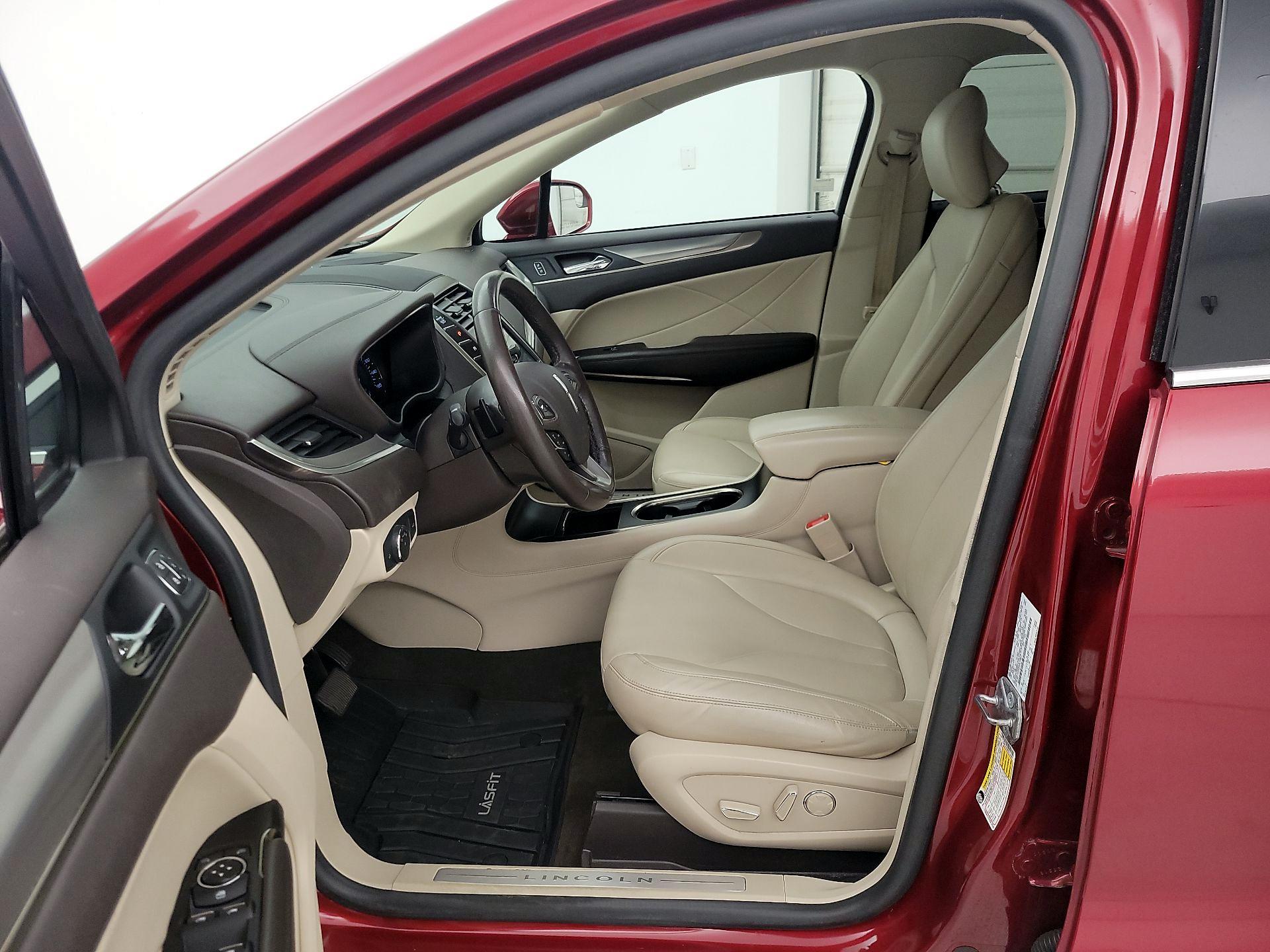Thumbnail: 2019 Lincoln MKC - 11