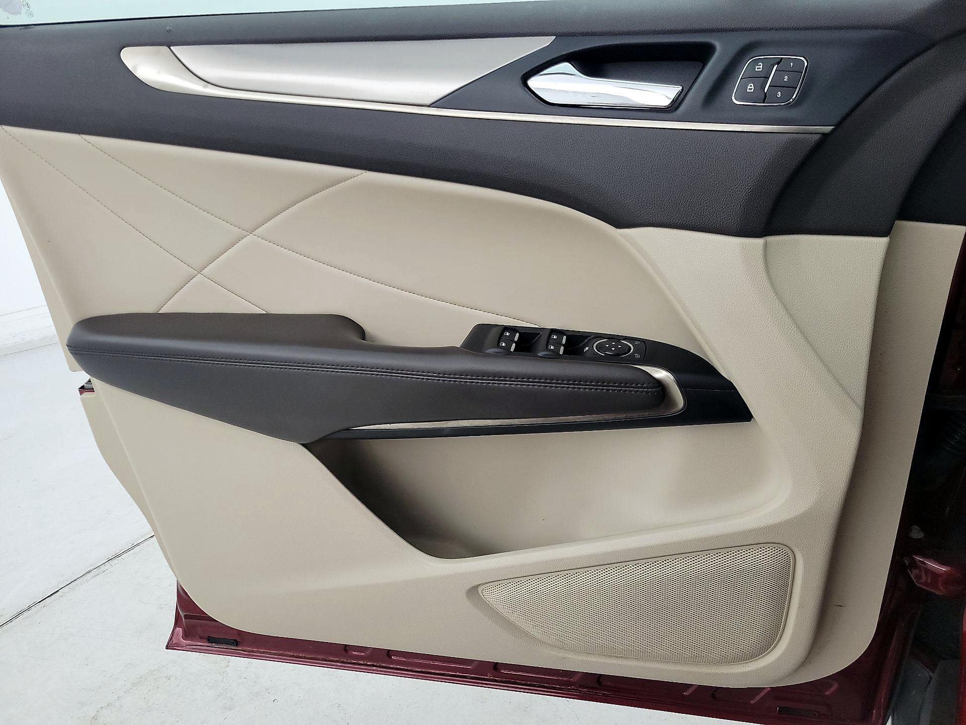 Thumbnail: 2019 Lincoln MKC - 12