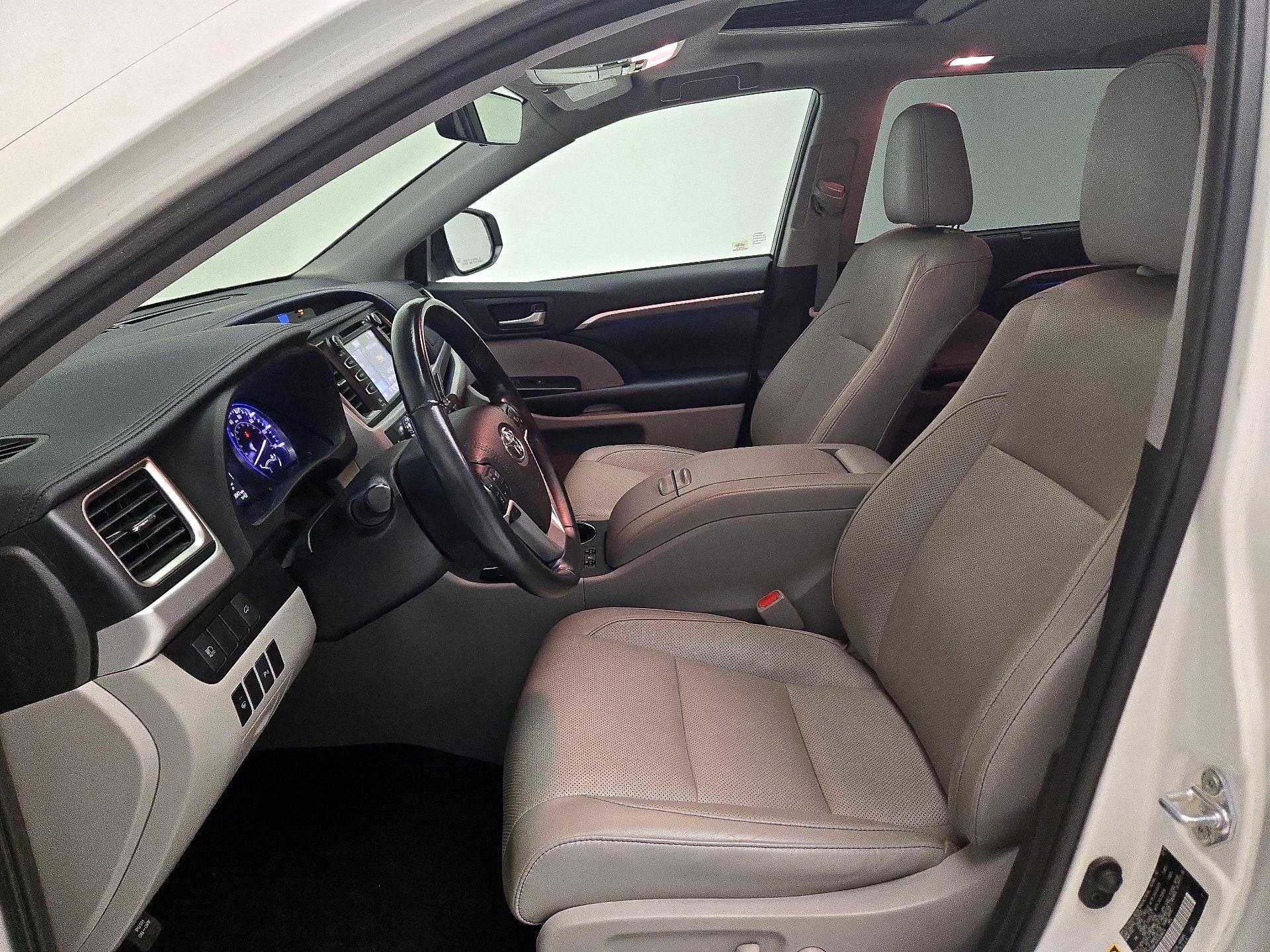 Thumbnail: 2019 Toyota Highlander - 11