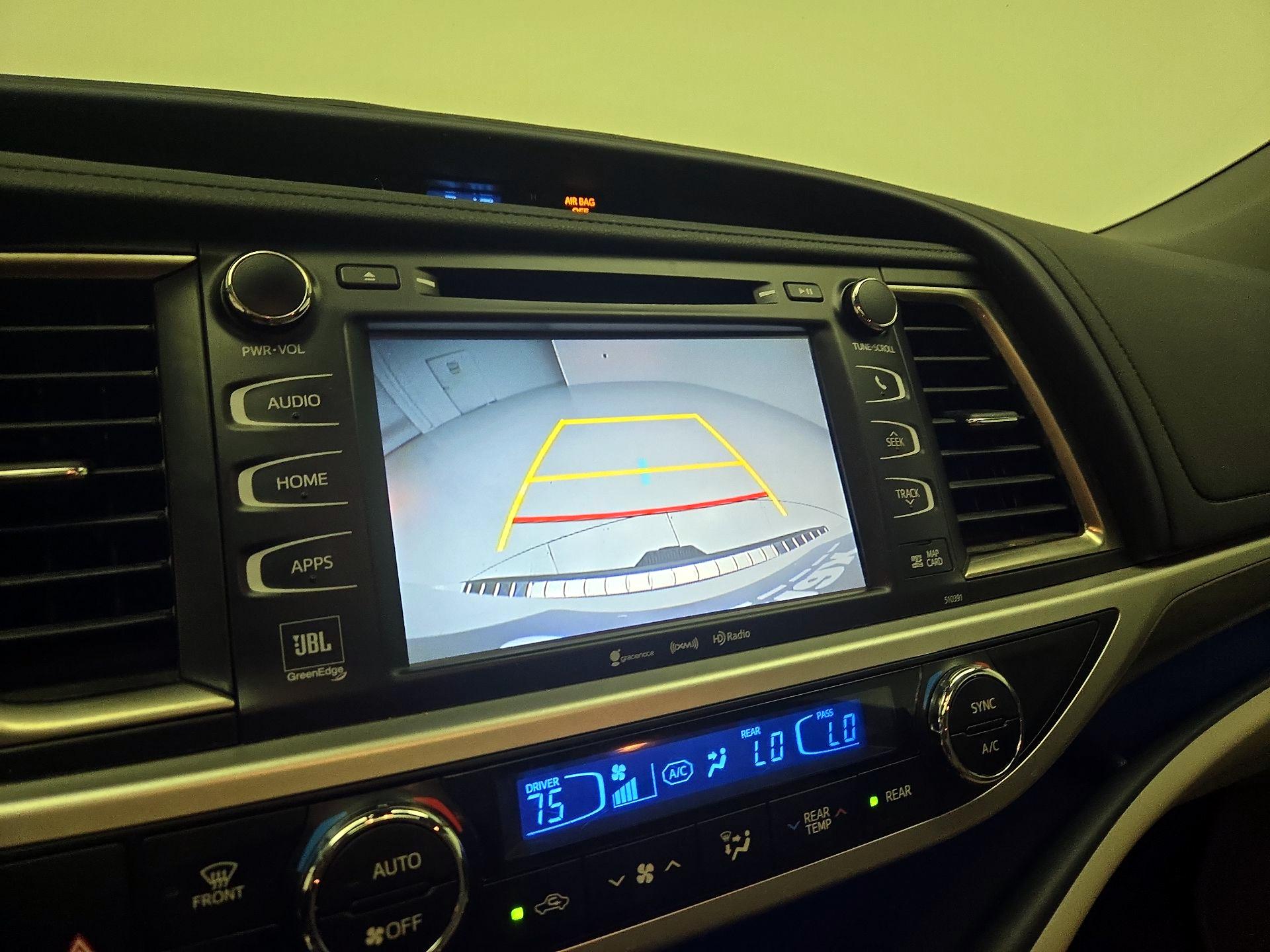 Thumbnail: 2019 Toyota Highlander - 14