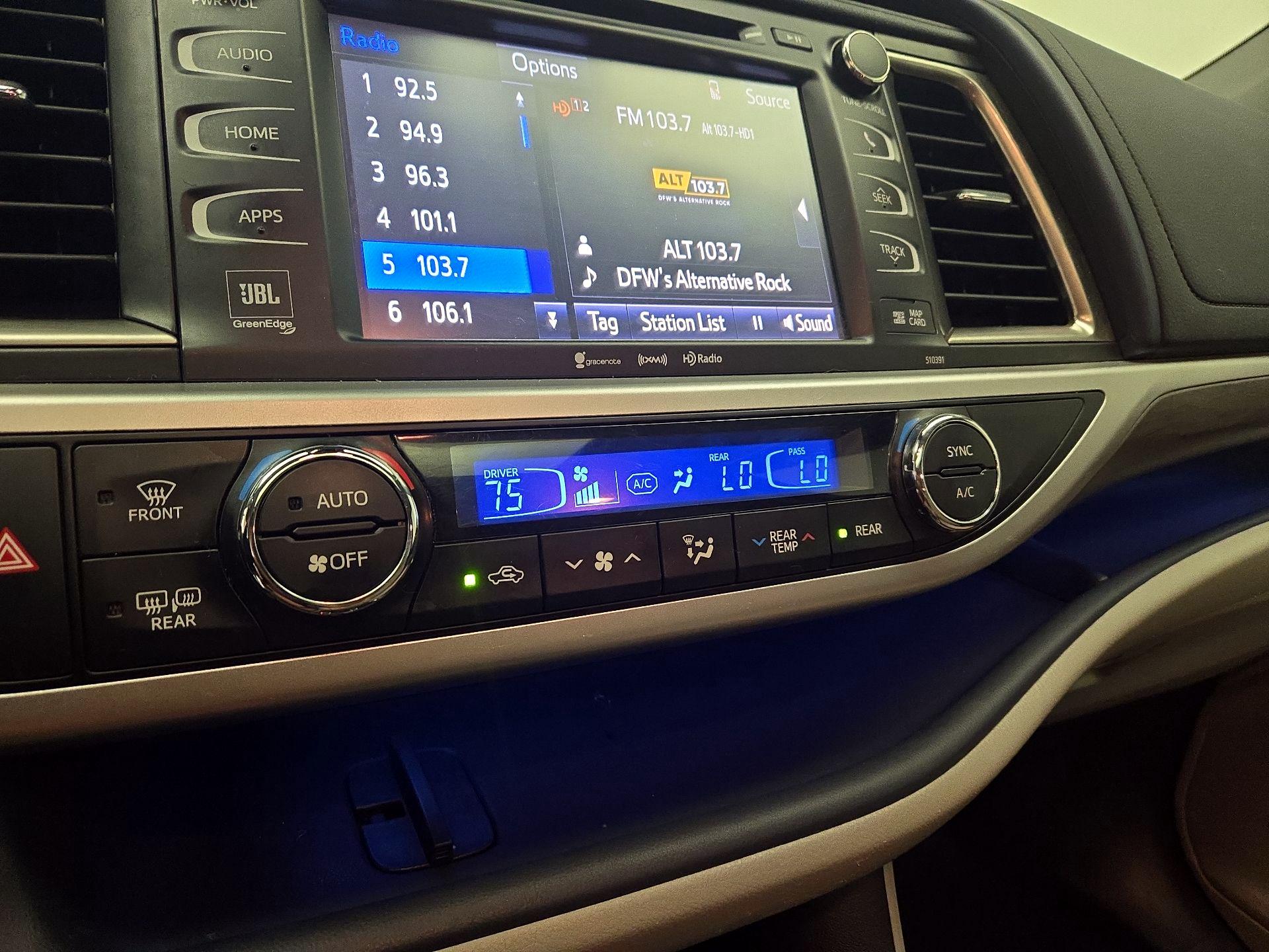 Thumbnail: 2019 Toyota Highlander - 16