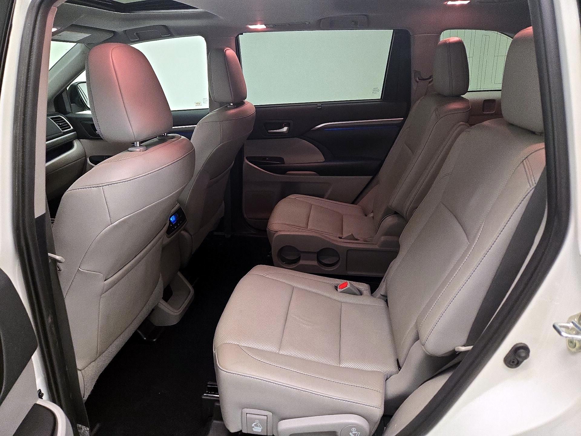 Thumbnail: 2019 Toyota Highlander - 20