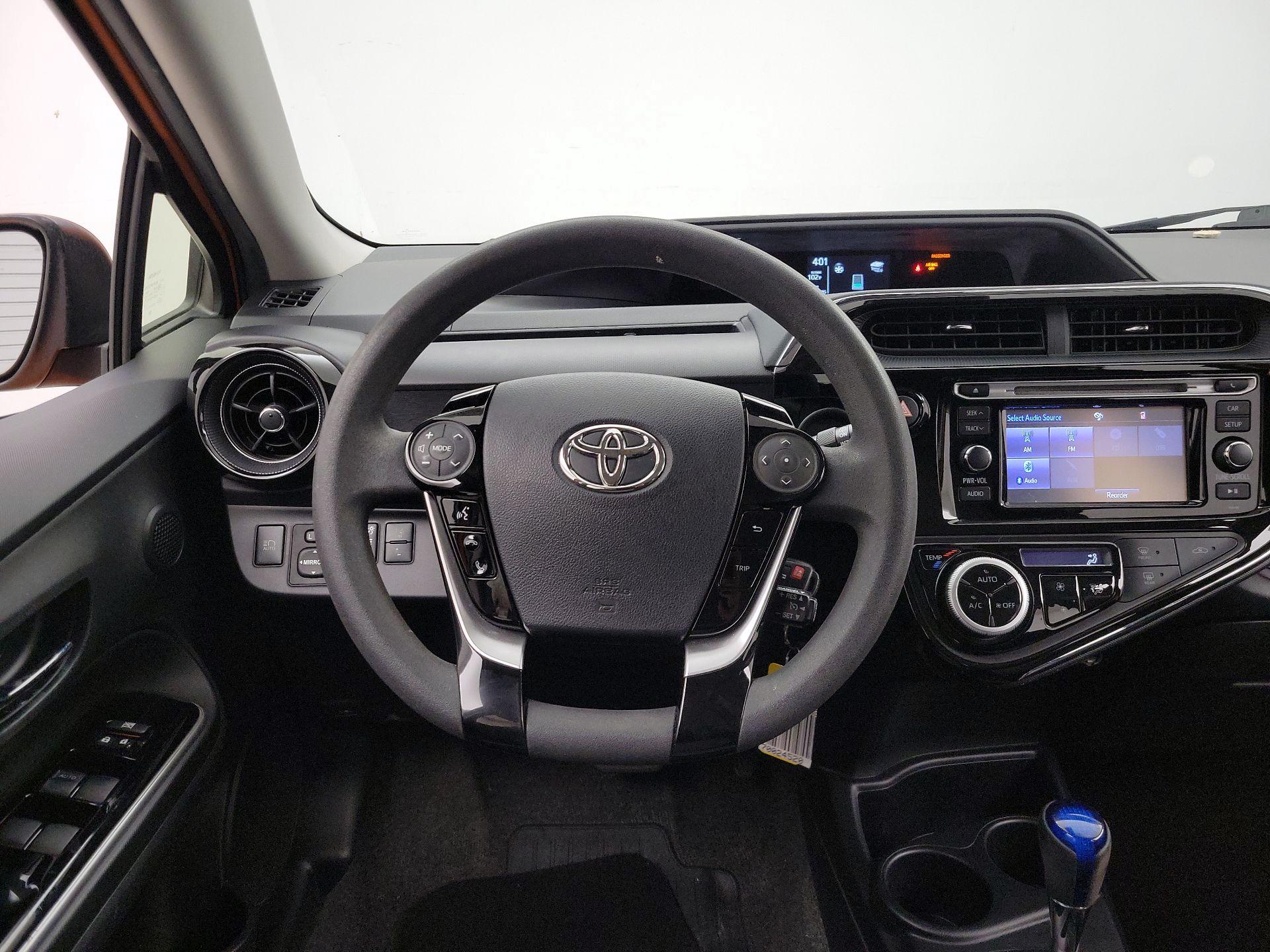 Thumbnail: 2018 Toyota Prius c - 10