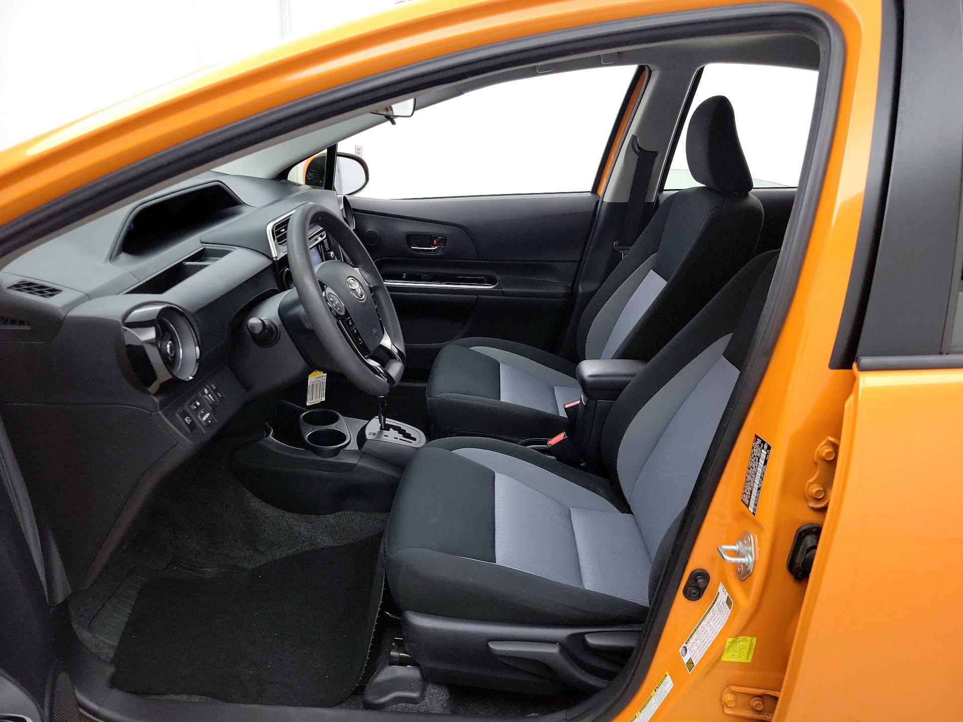 Thumbnail: 2018 Toyota Prius c - 11