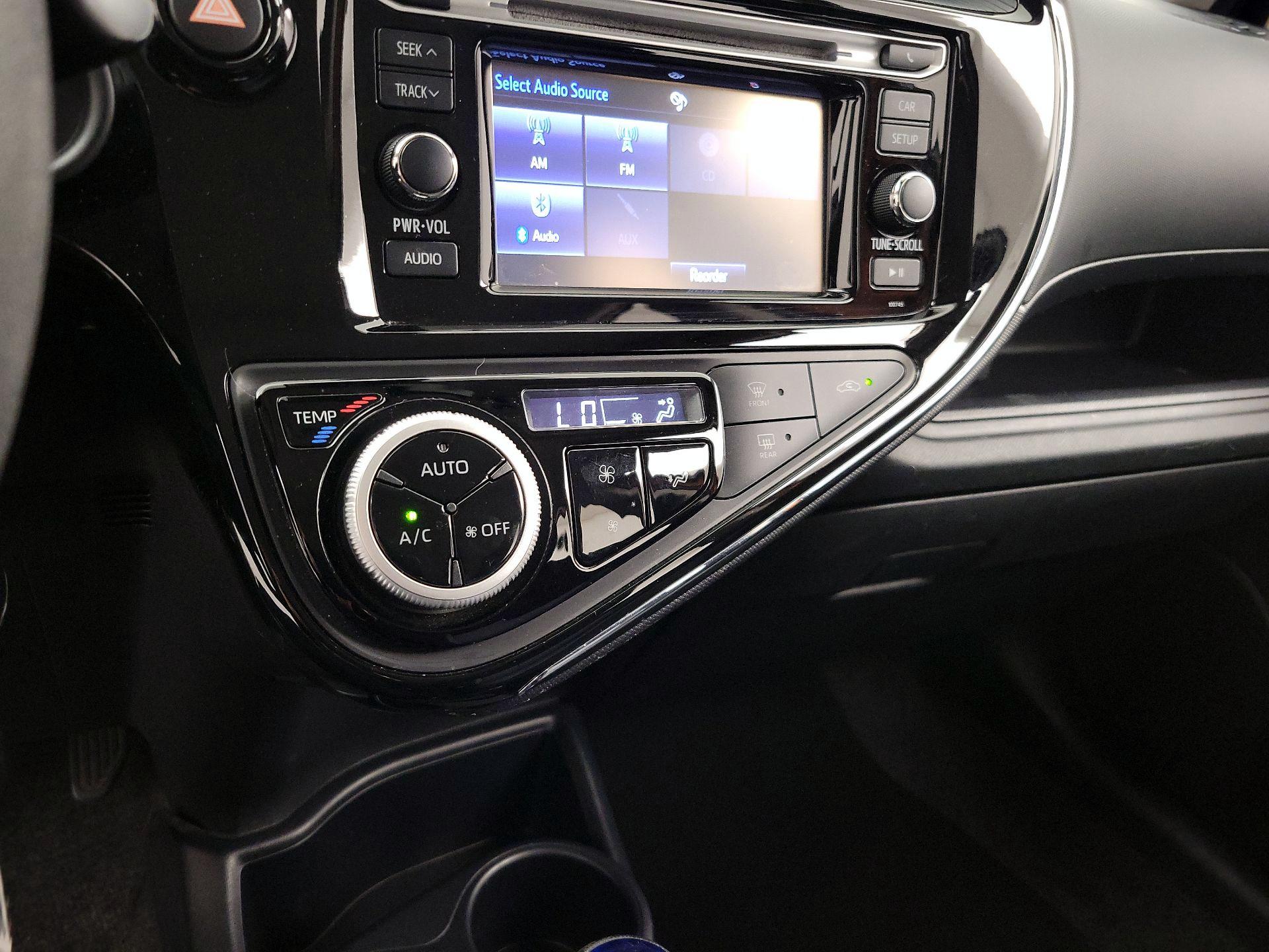 Thumbnail: 2018 Toyota Prius c - 16