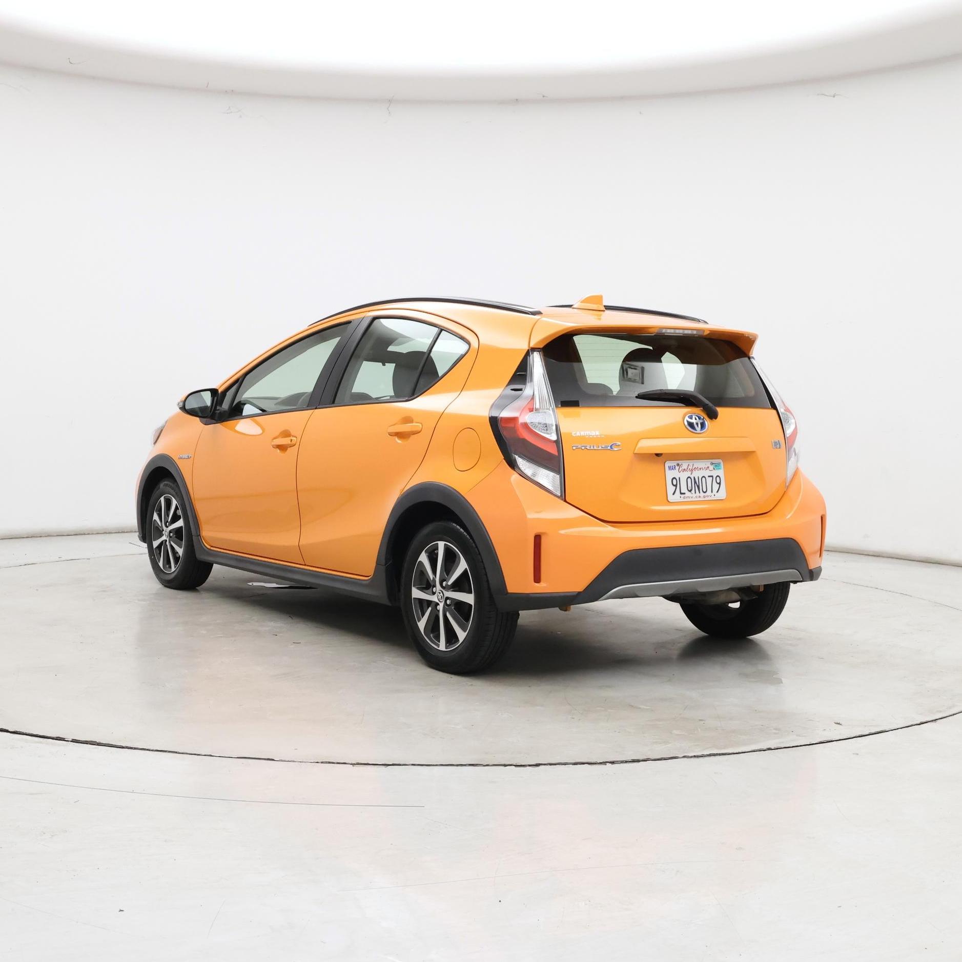 Thumbnail: 2018 Toyota Prius c - 2
