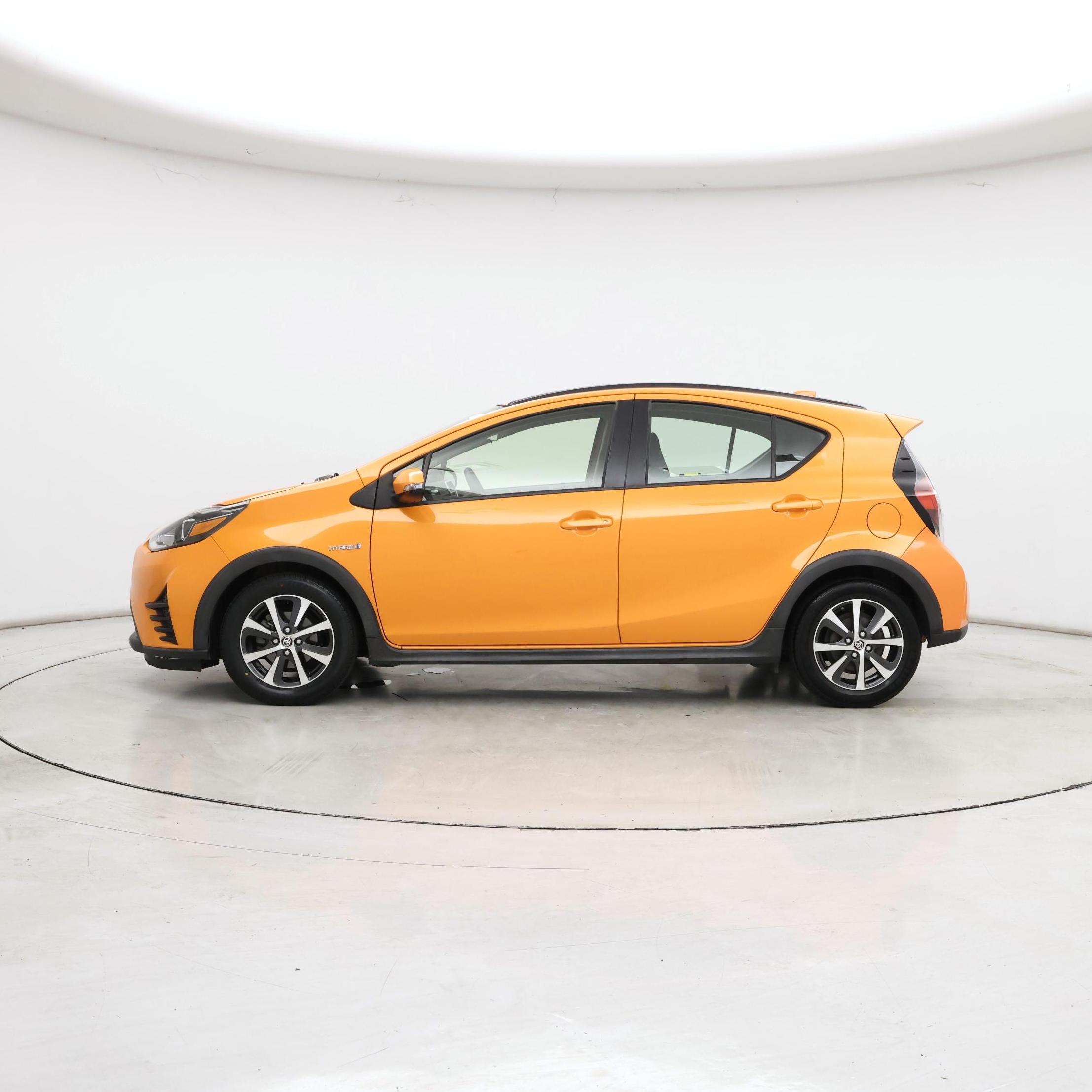 Thumbnail: 2018 Toyota Prius c - 3