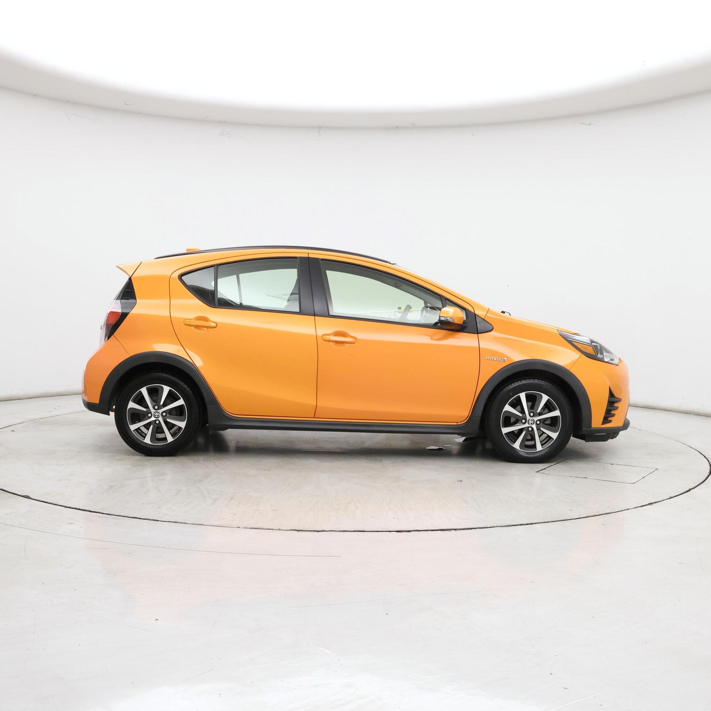 Thumbnail: 2018 Toyota Prius c - 7
