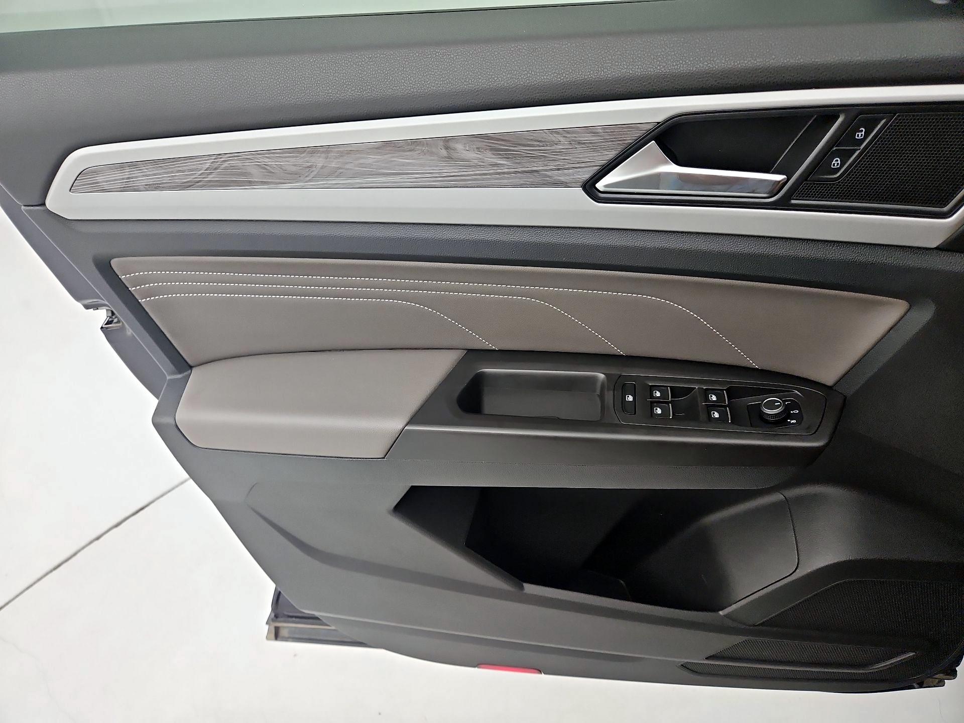Thumbnail: 2023 Volkswagen Atlas - 12