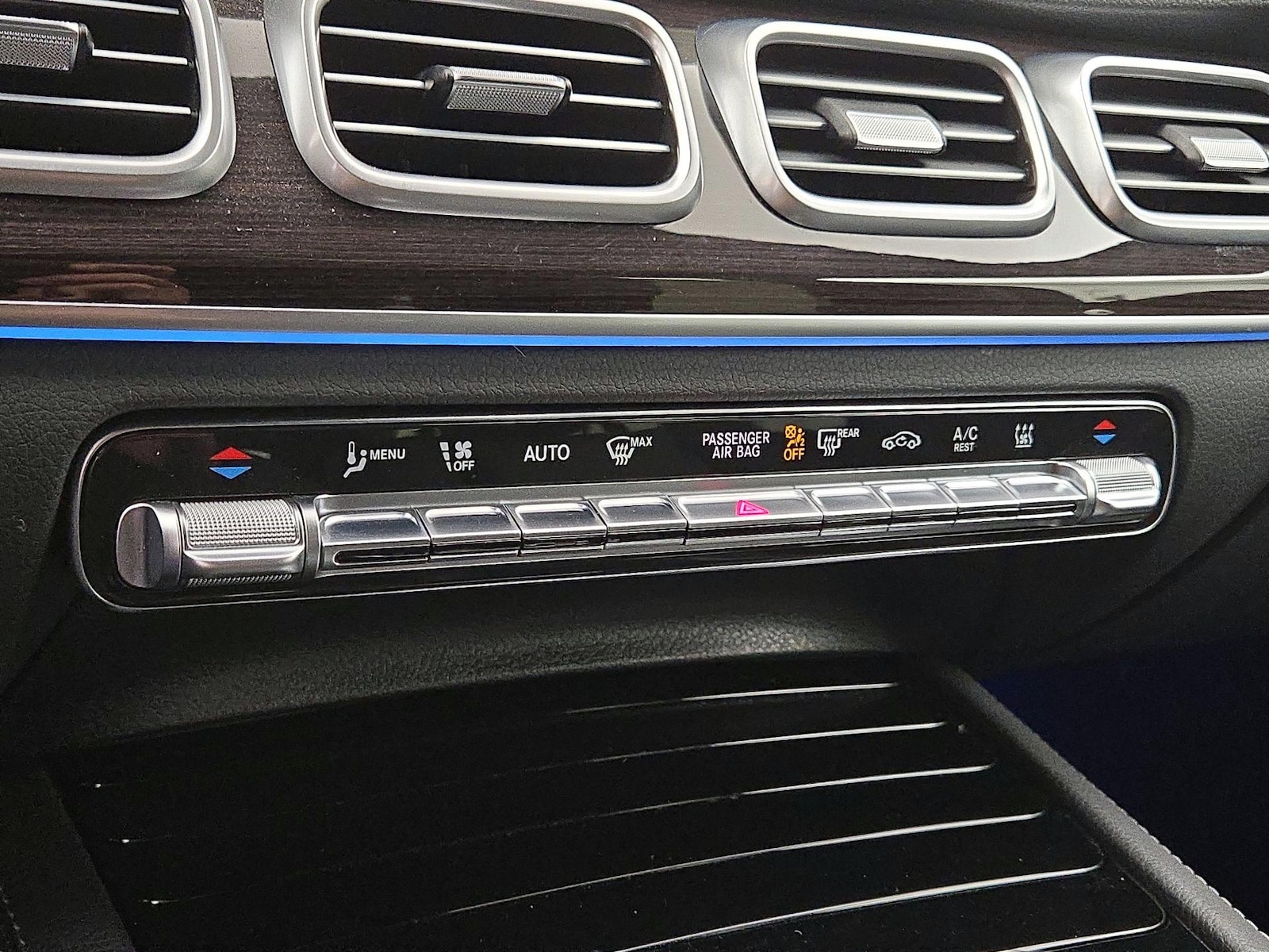 2025 Mercedes-Benz GLE GLE450E - Photo 18