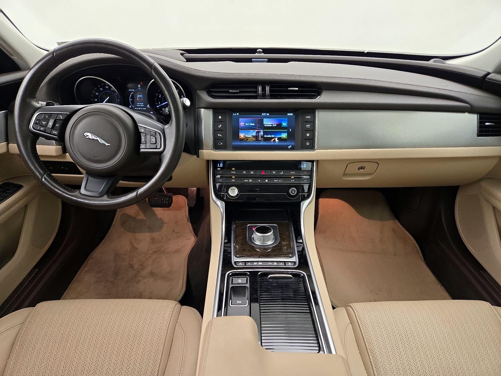 Thumbnail: 2016 Jaguar XF - 9