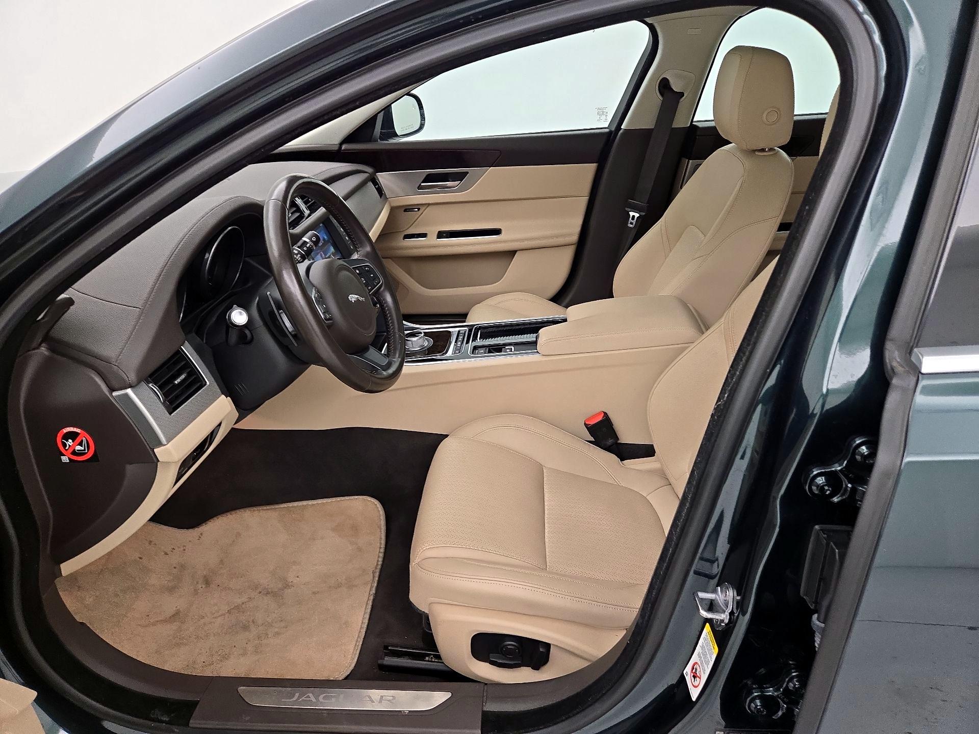 Thumbnail: 2016 Jaguar XF - 11