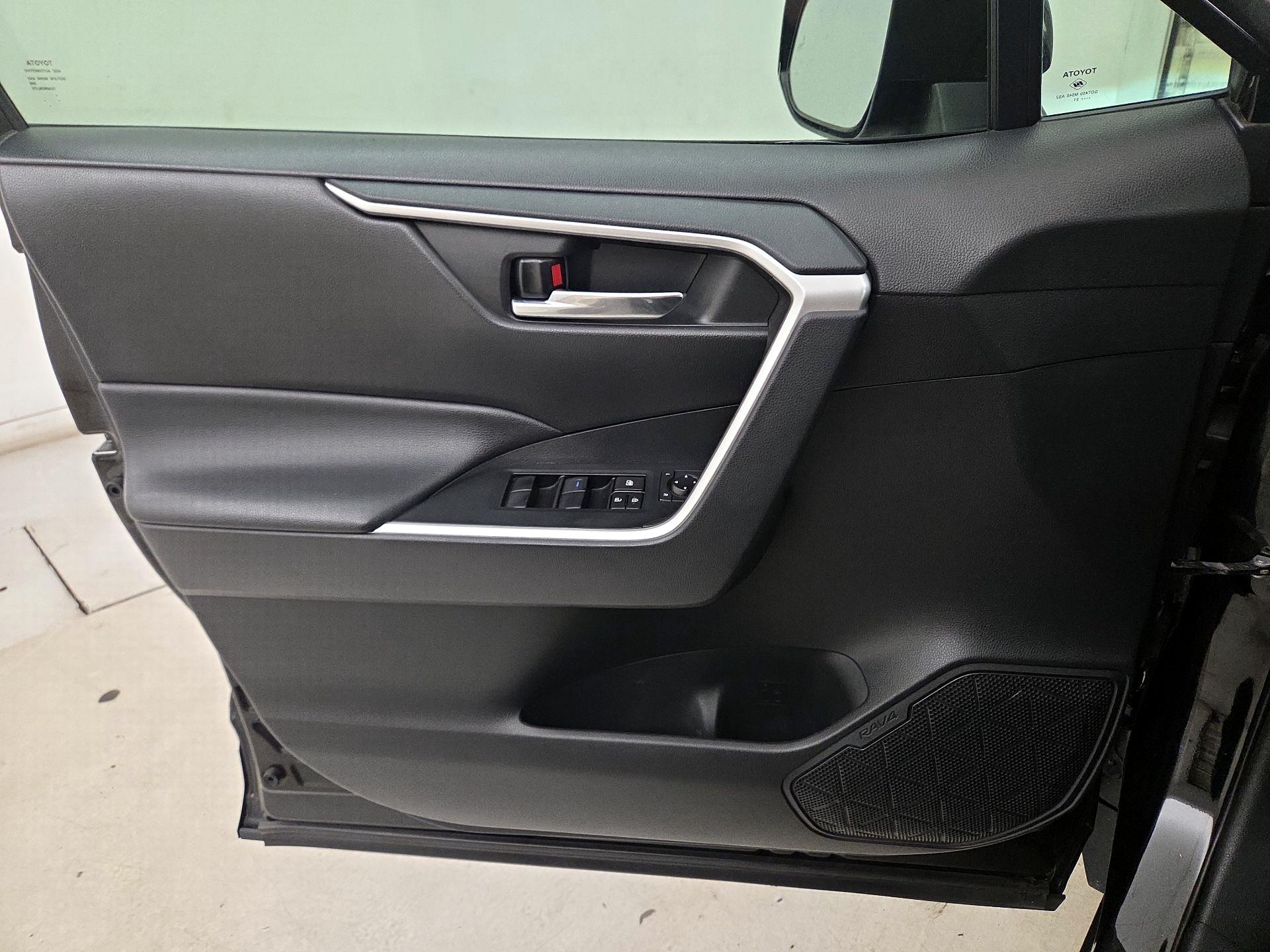 Thumbnail: 2021 Toyota RAV4 - 12