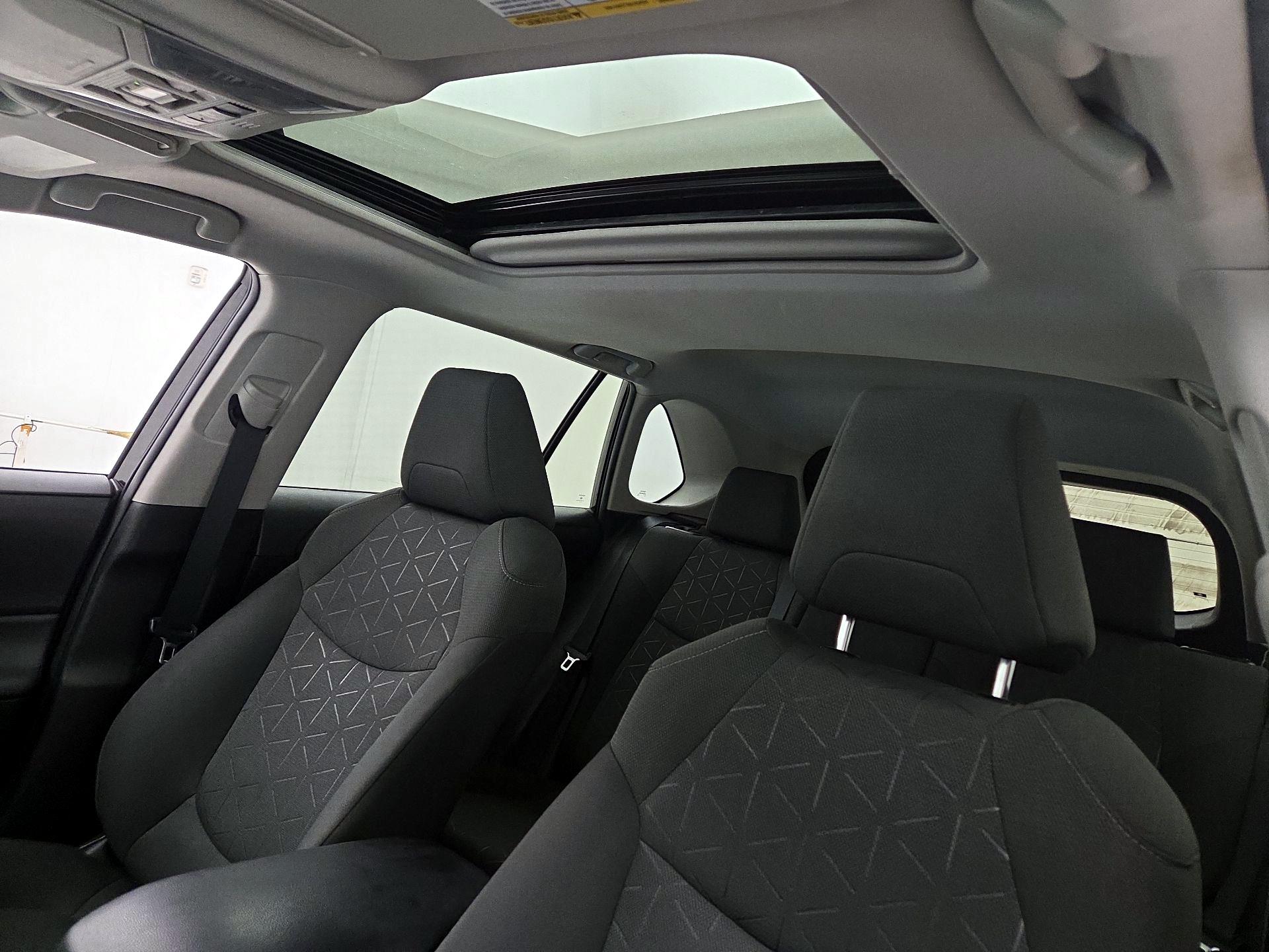 Thumbnail: 2021 Toyota RAV4 - 19