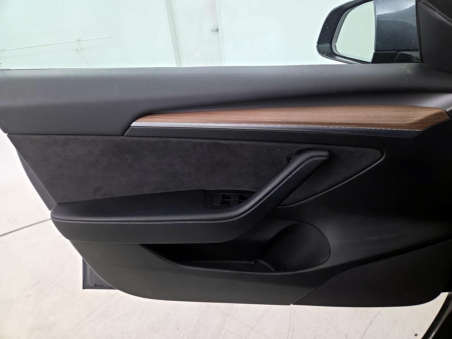 Thumbnail: 2023 Tesla Model 3 - 12