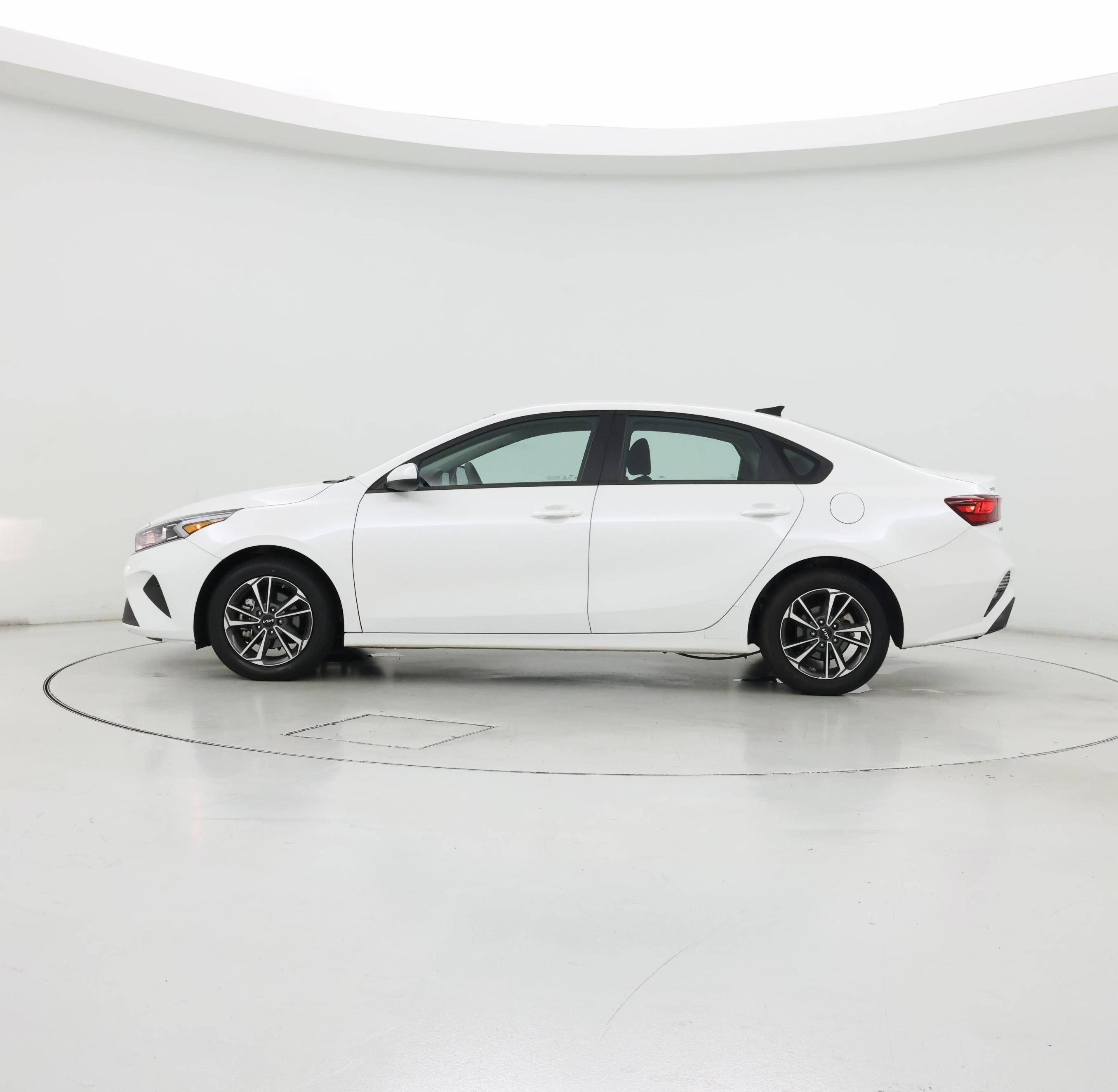 Thumbnail: 2024 Kia Forte - 3