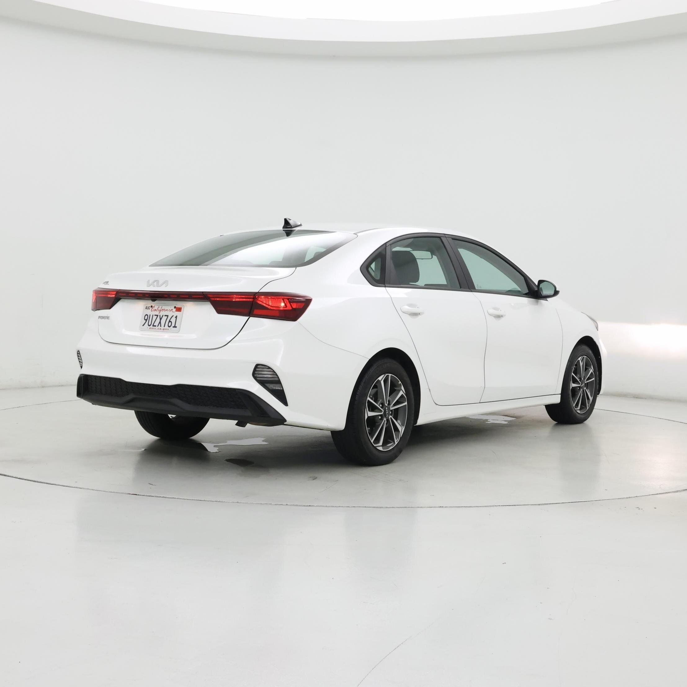 Thumbnail: 2024 Kia Forte - 8
