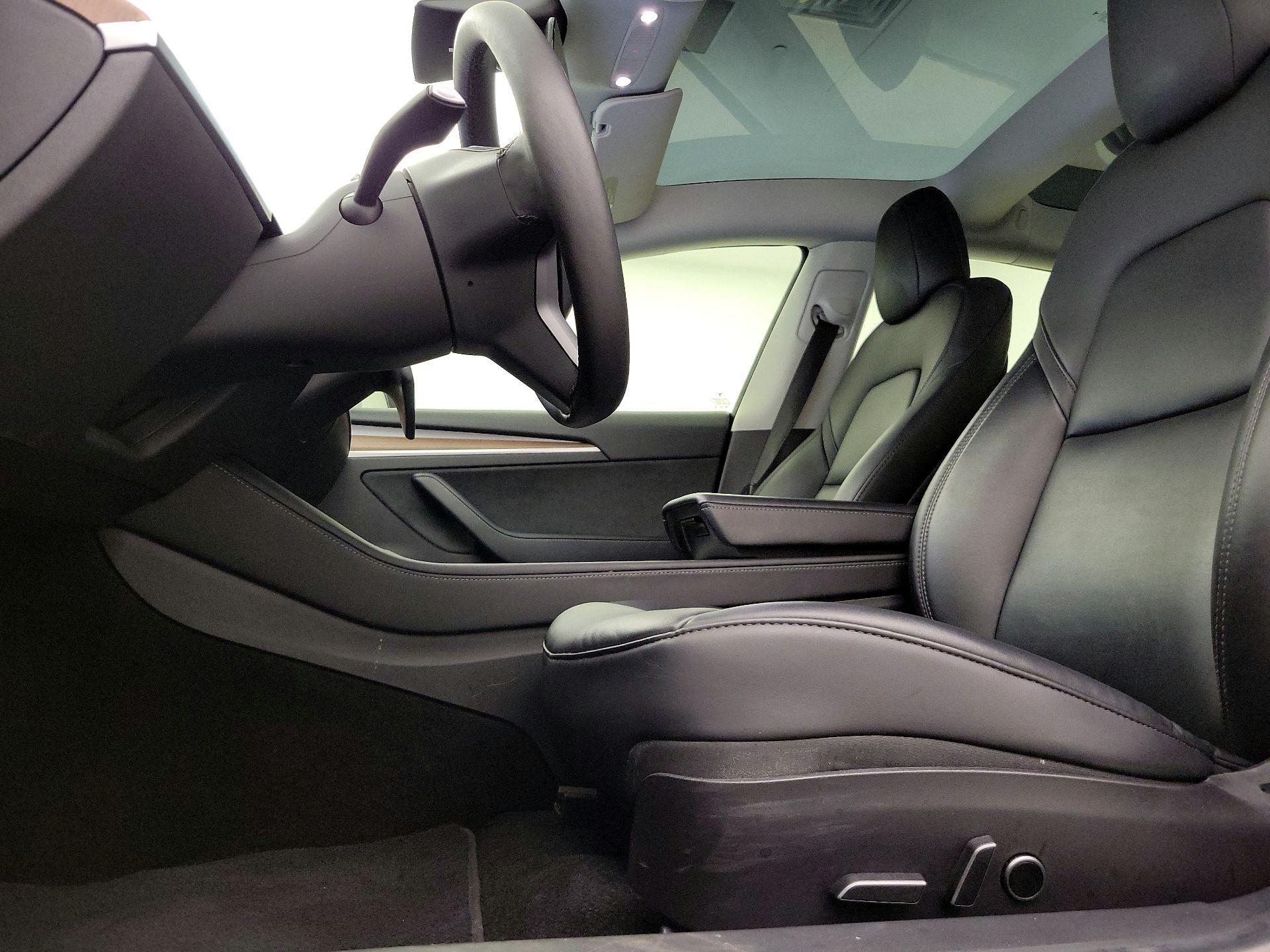 Thumbnail: 2022 Tesla Model 3 - 11