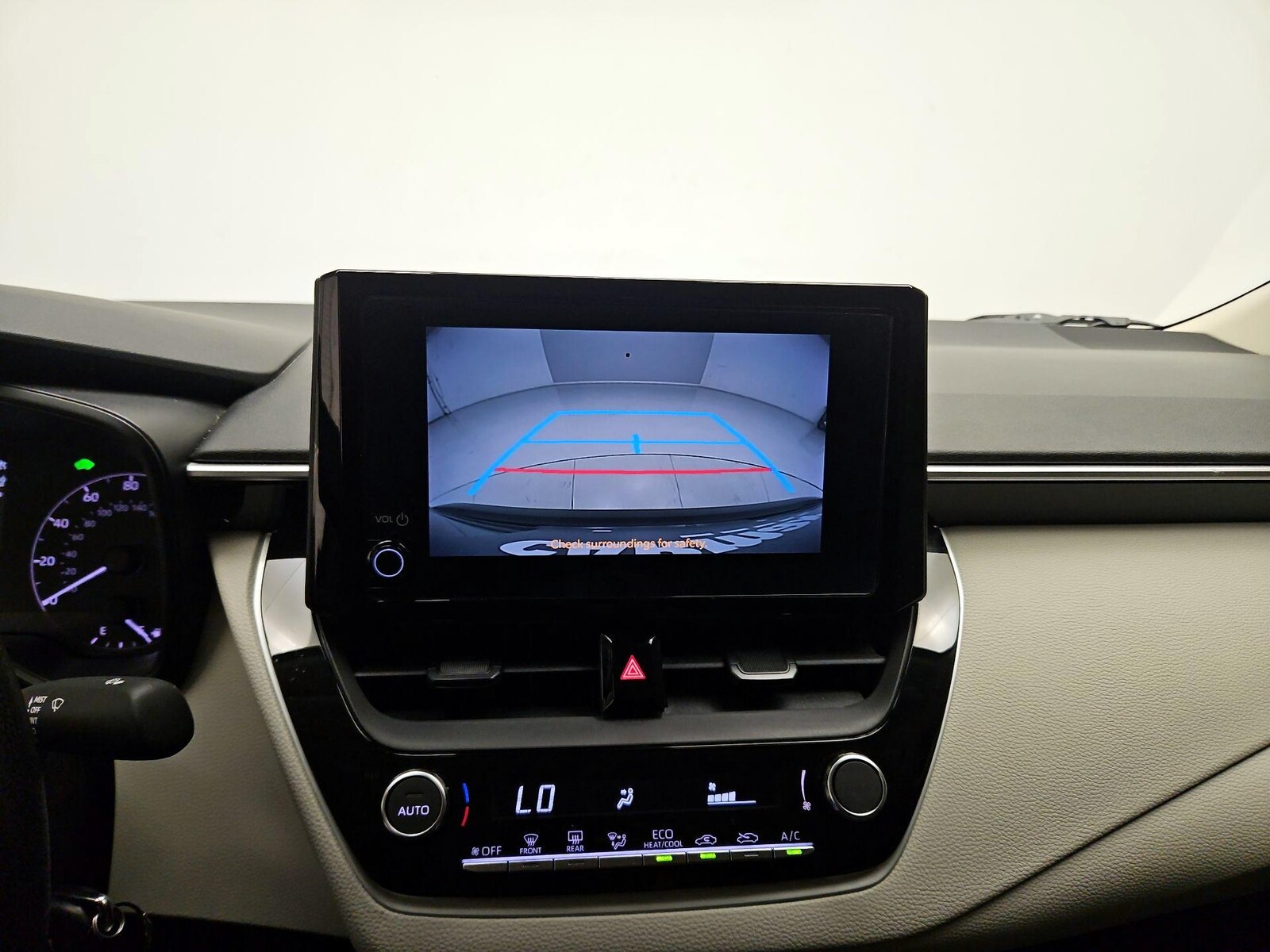 2025 Toyota Corolla LE - Photo 14