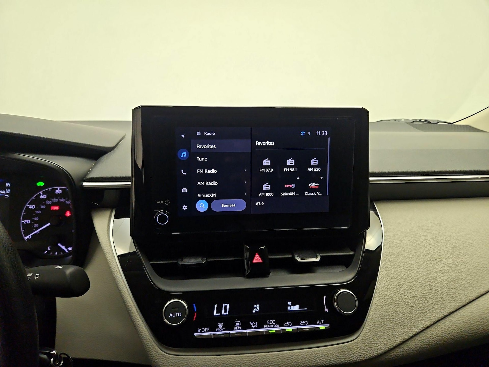 2025 Toyota Corolla LE - Photo 15