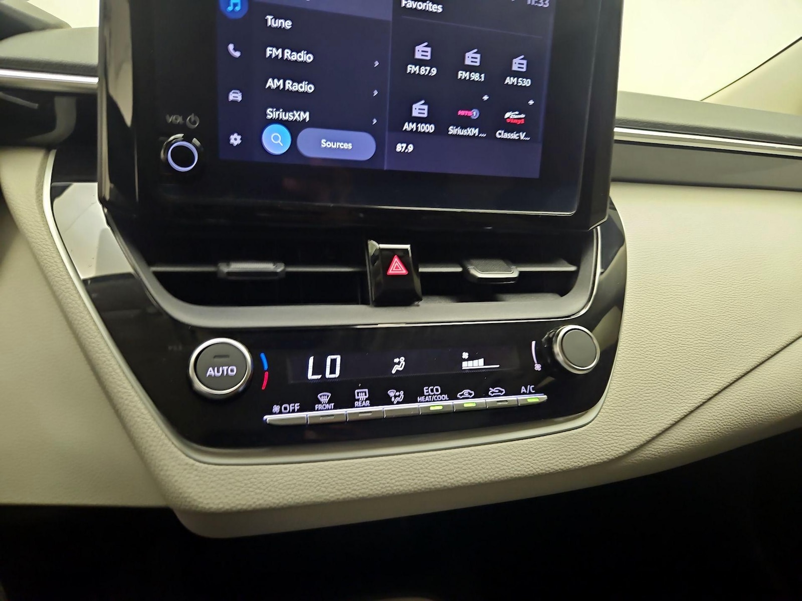 2025 Toyota Corolla LE - Photo 16