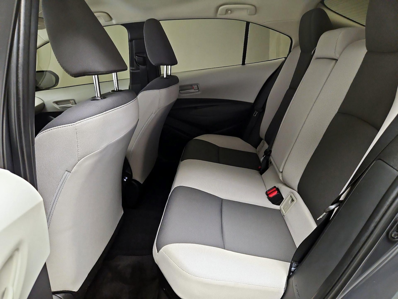 2025 Toyota Corolla LE - Photo 18