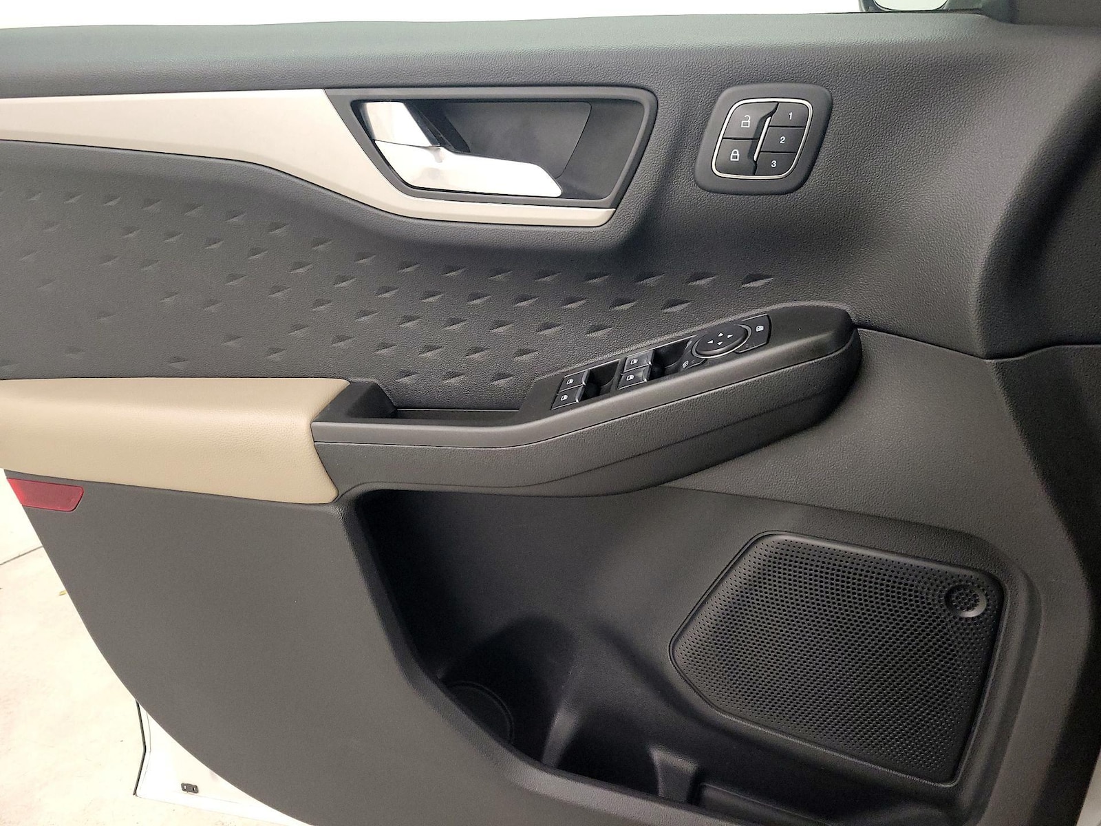 2020 Ford Escape SEL - Photo 13