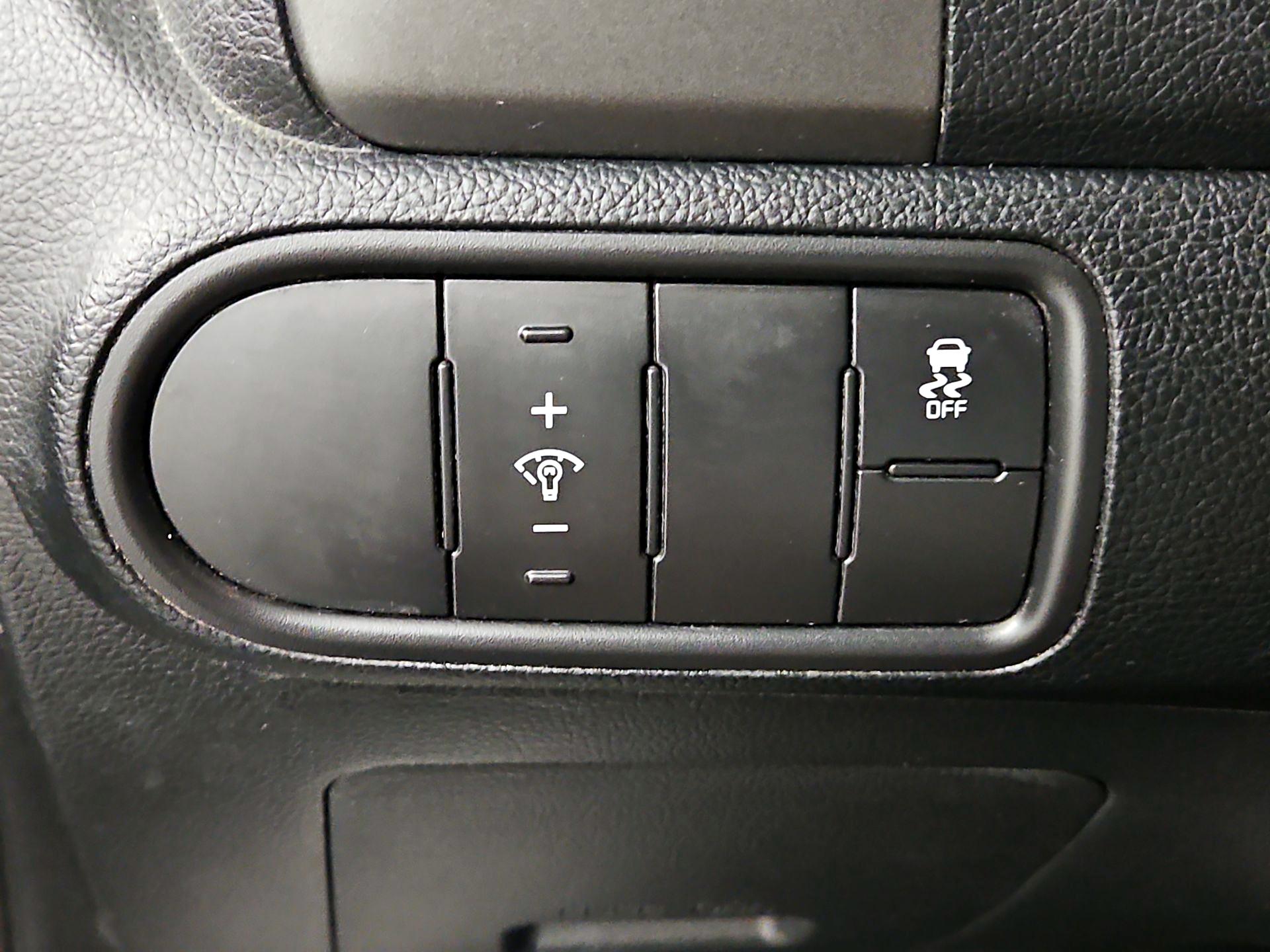 Thumbnail: 2017 Kia Forte - 11