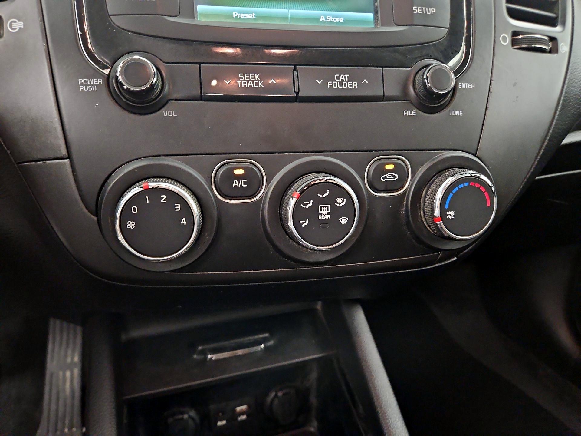 Thumbnail: 2017 Kia Forte - 14