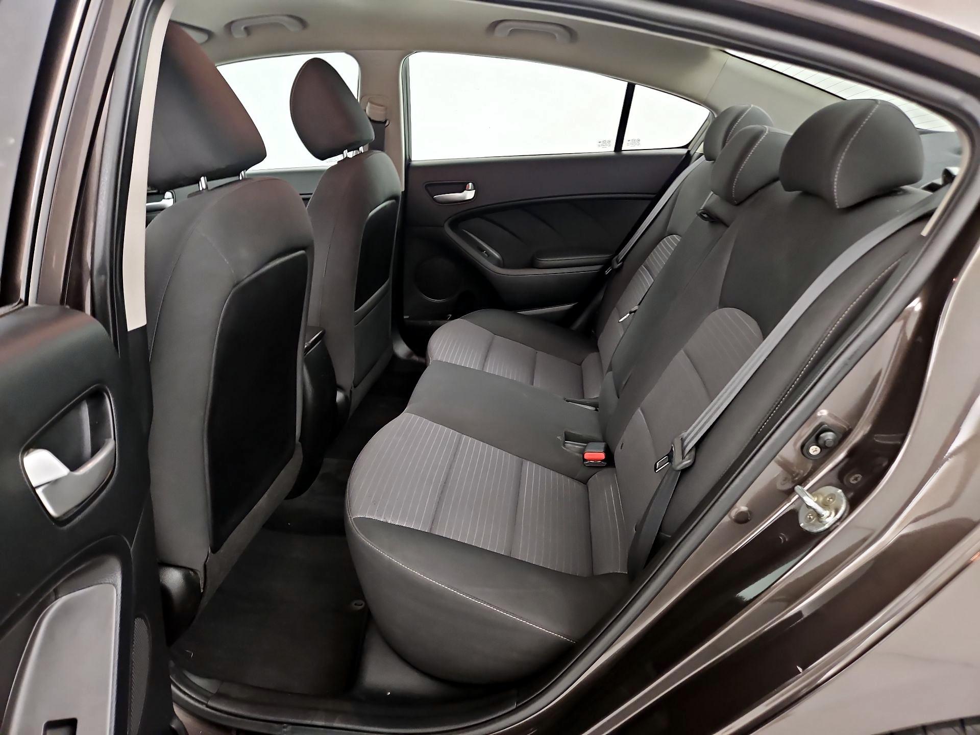 Thumbnail: 2017 Kia Forte - 17
