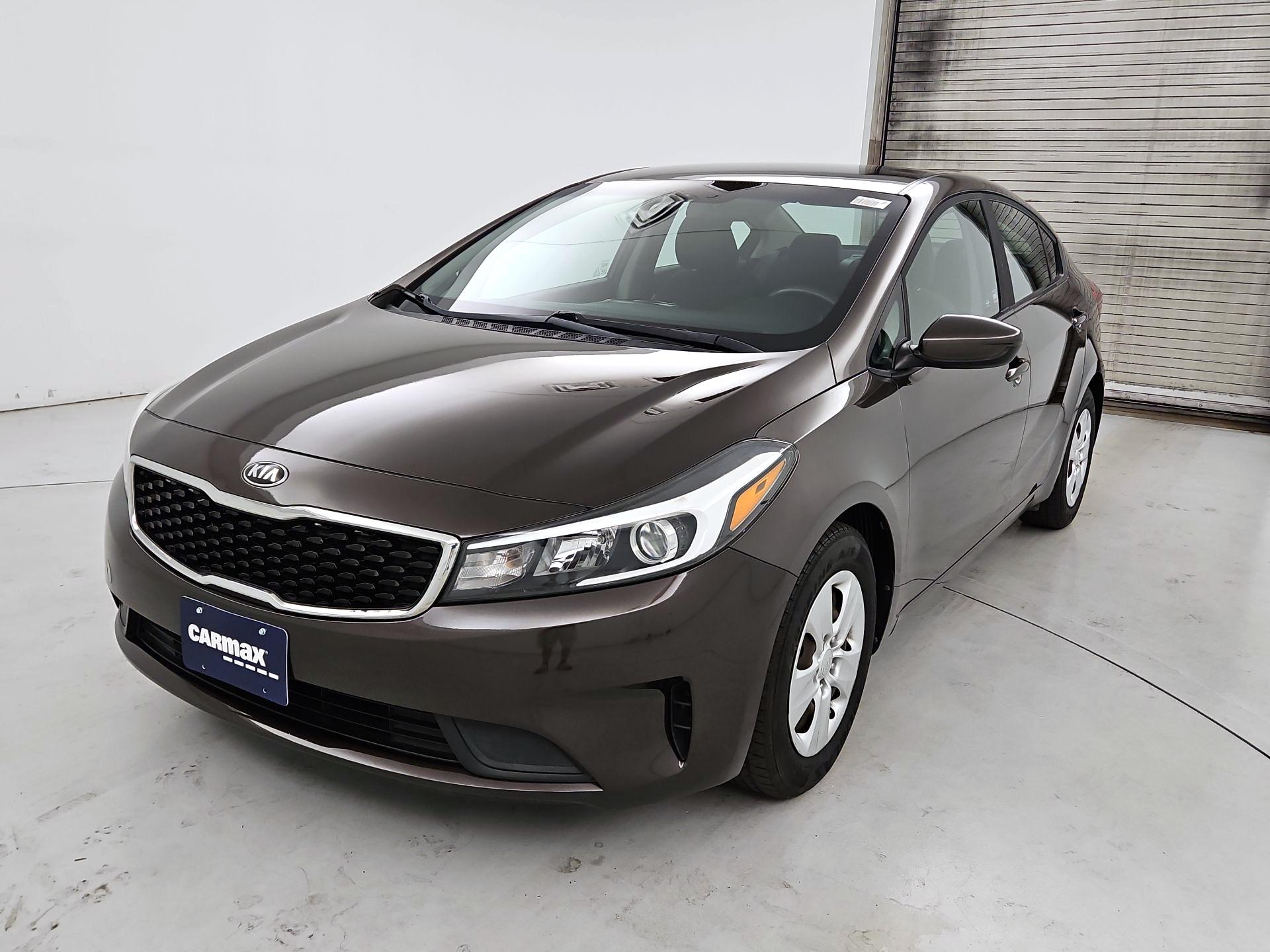 Thumbnail: 2017 Kia Forte - 3