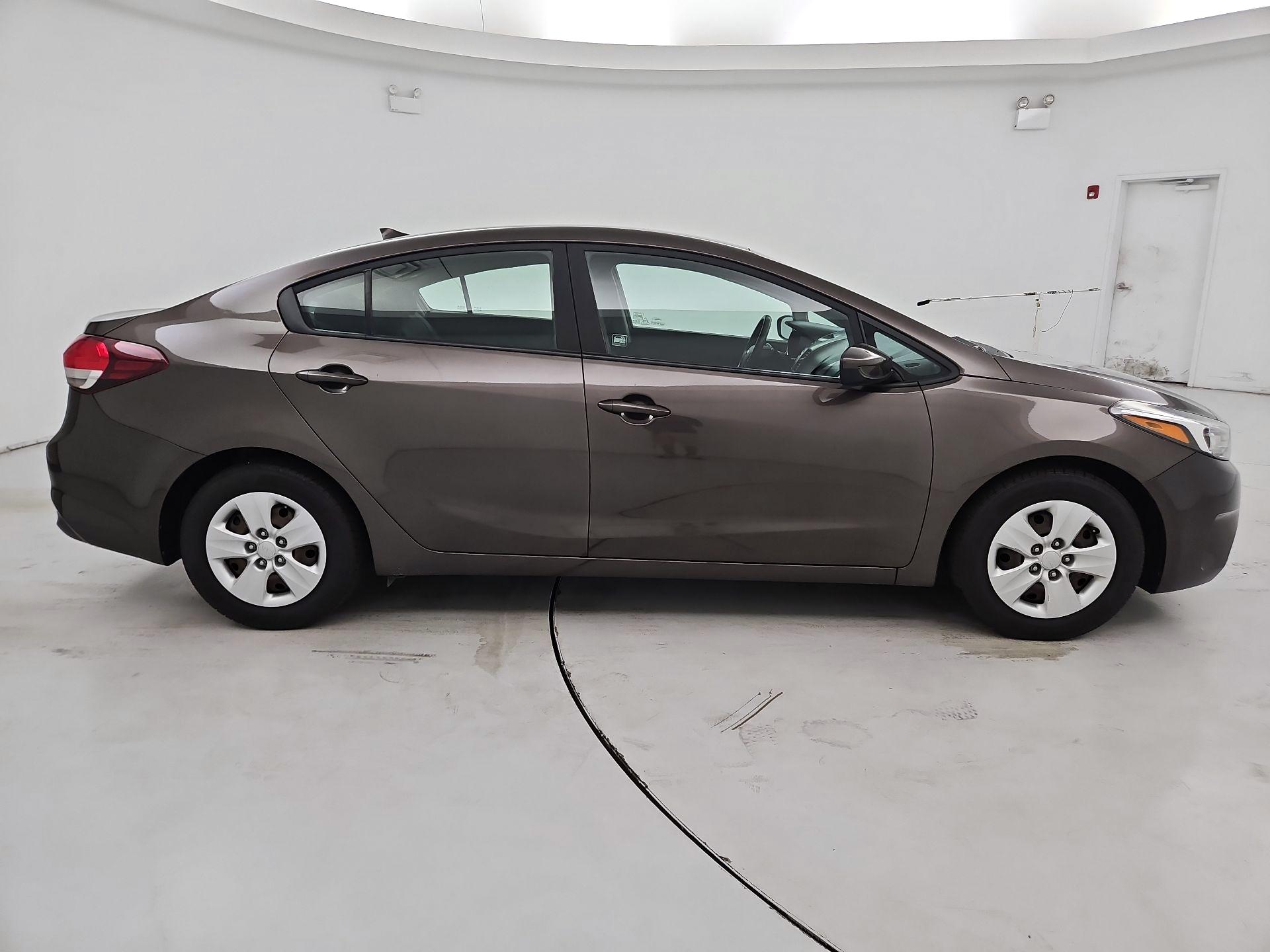 Thumbnail: 2017 Kia Forte - 4
