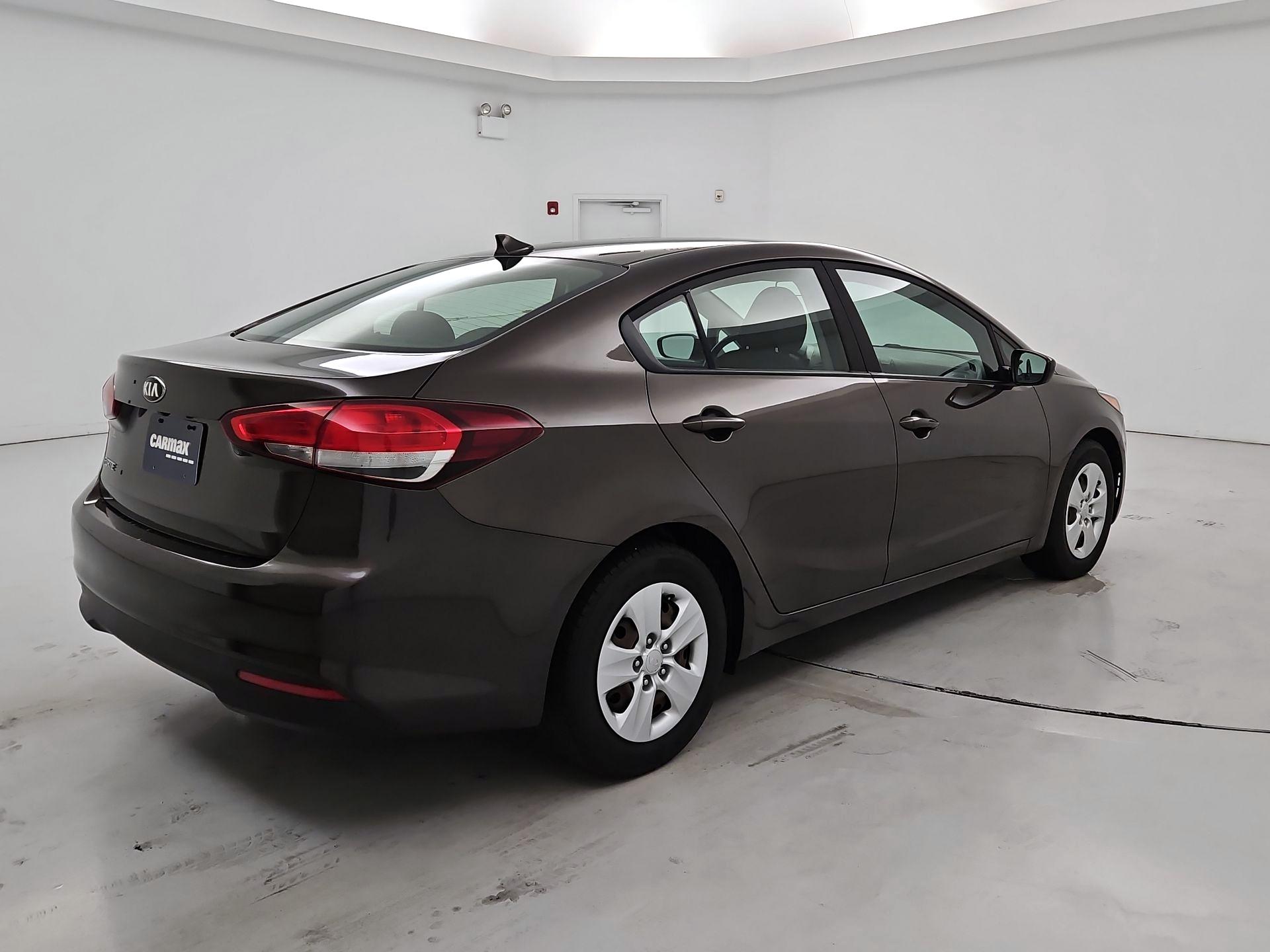 Thumbnail: 2017 Kia Forte - 5