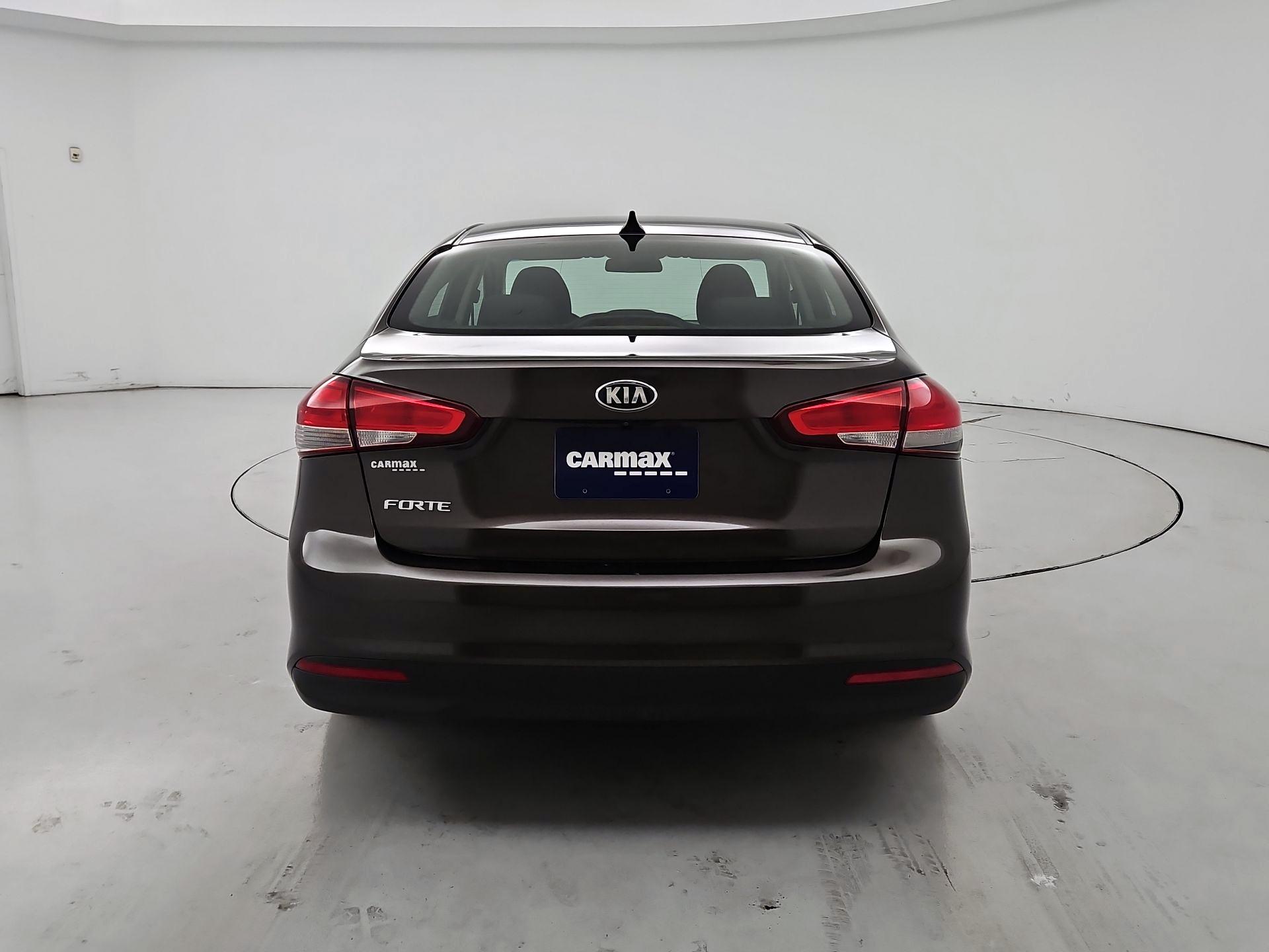 Thumbnail: 2017 Kia Forte - 6