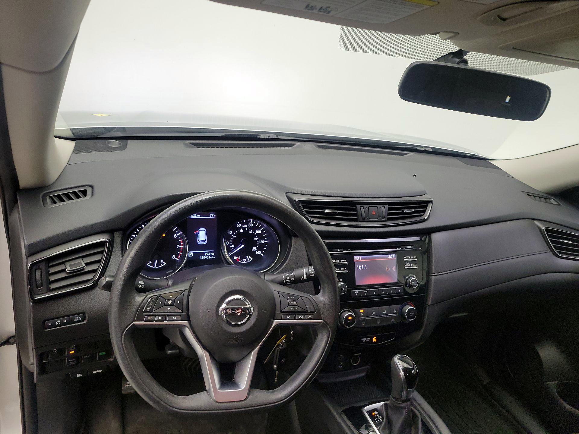 Thumbnail: 2017 Nissan Rogue - 9