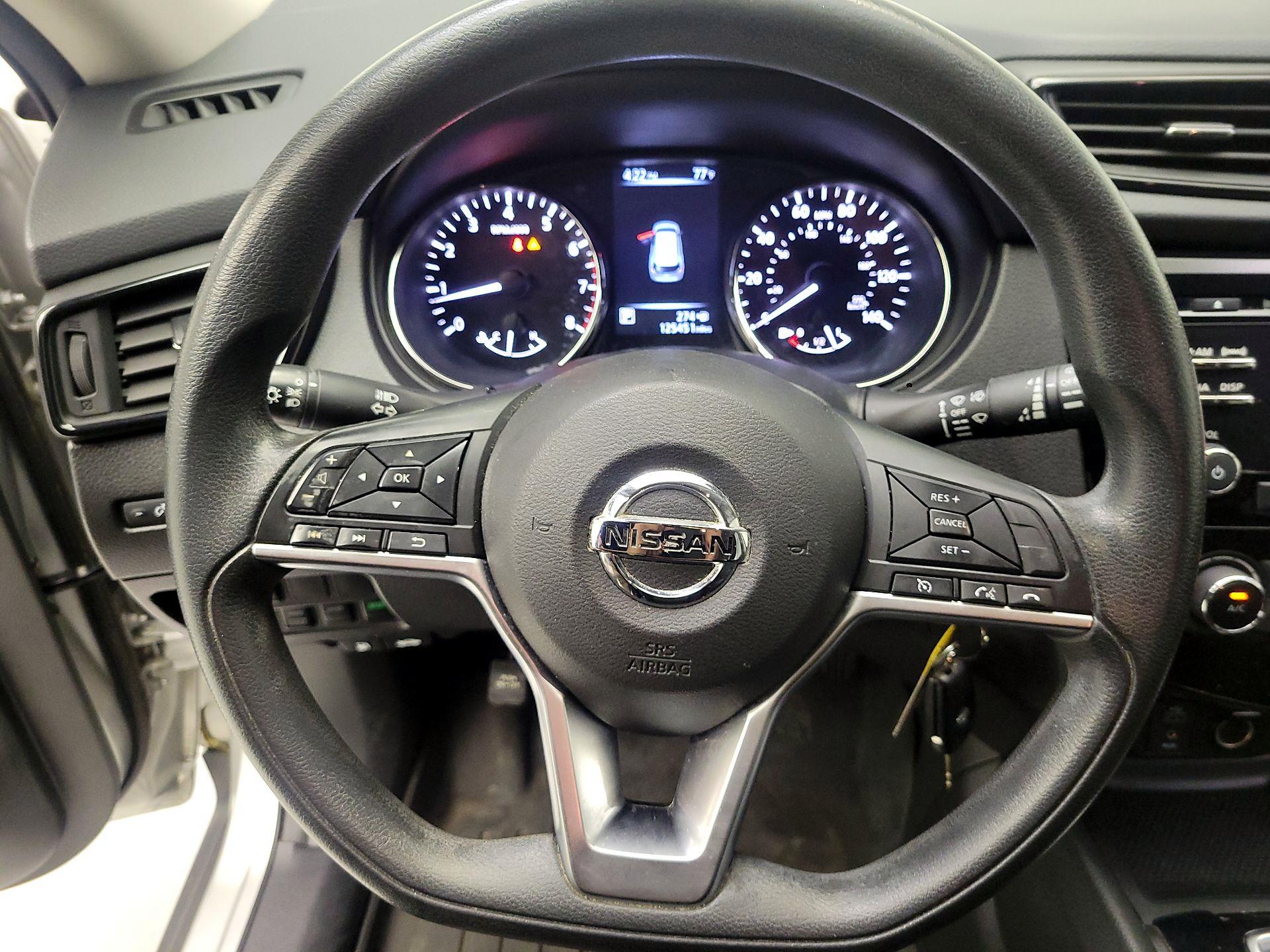 Thumbnail: 2017 Nissan Rogue - 10