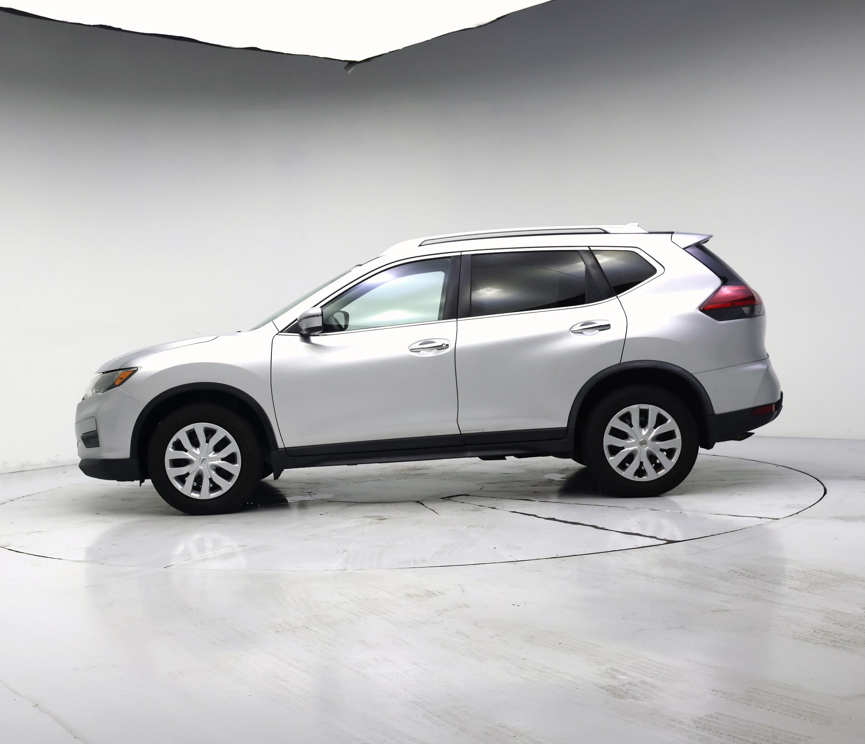 Thumbnail: 2017 Nissan Rogue - 3