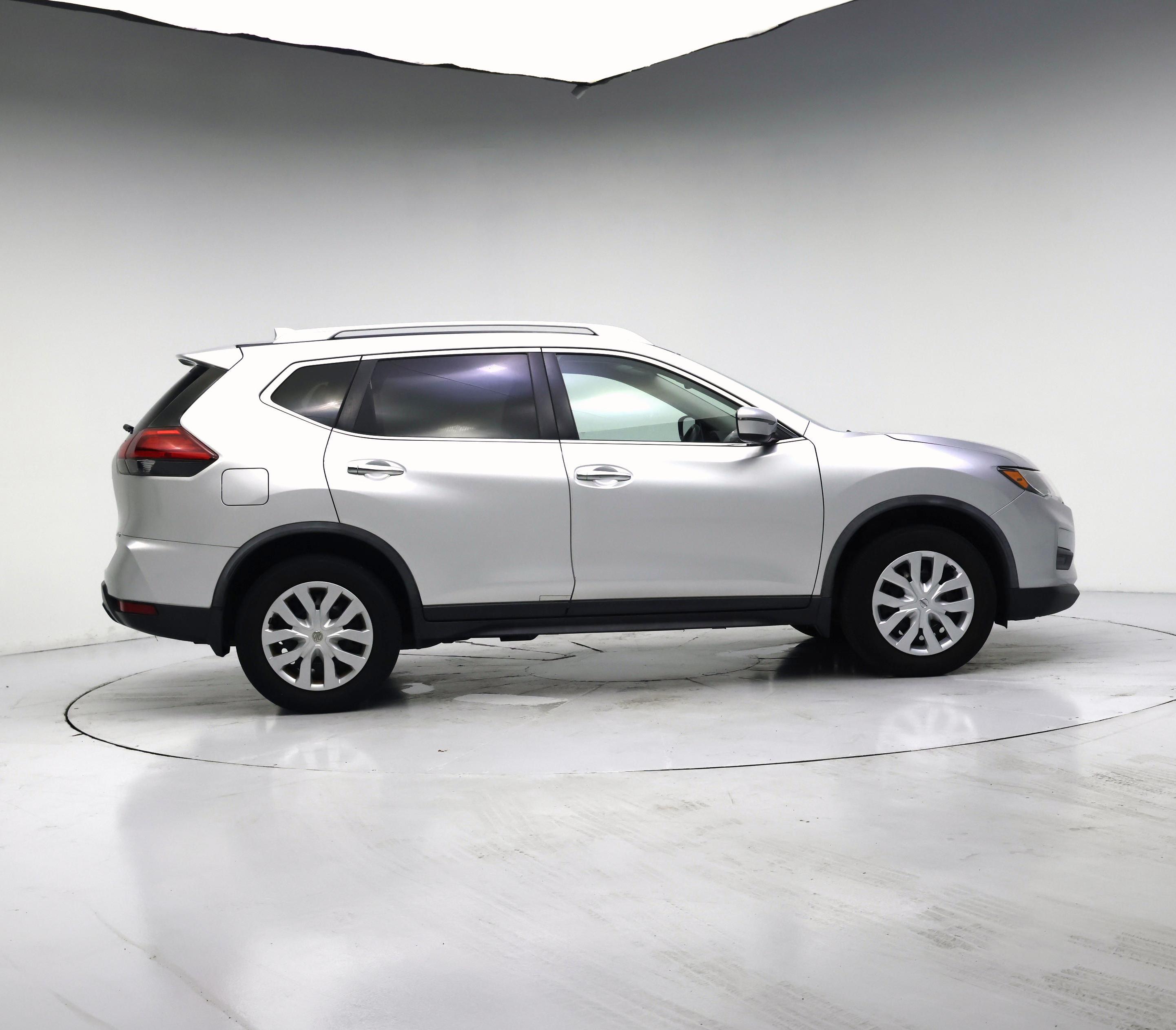Thumbnail: 2017 Nissan Rogue - 7