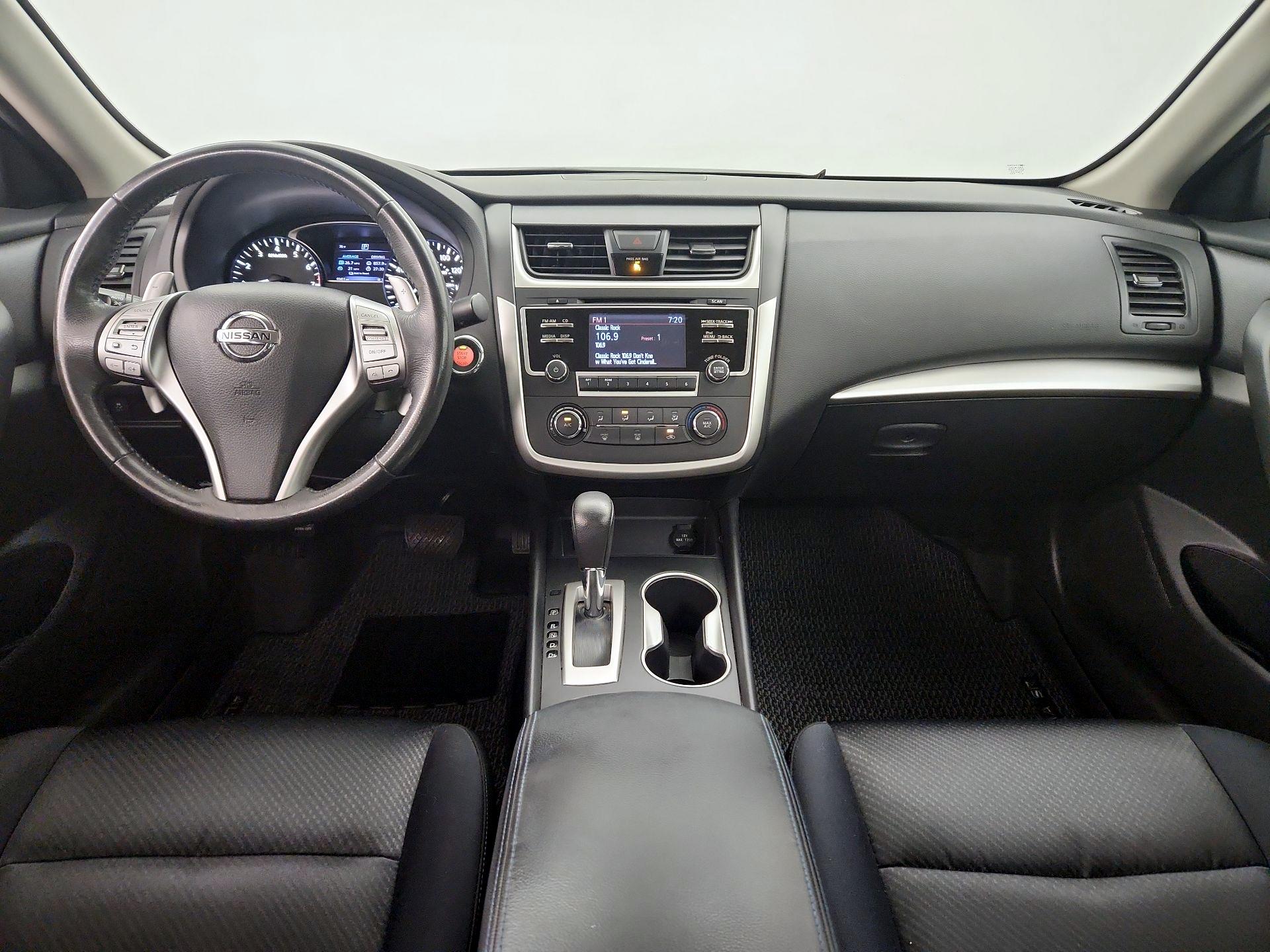 Thumbnail: 2017 Nissan Altima - 9