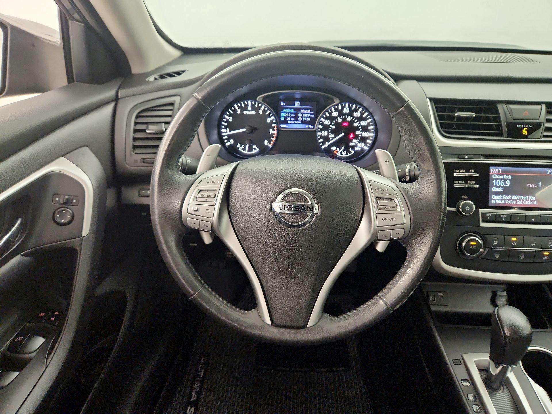 Thumbnail: 2017 Nissan Altima - 10
