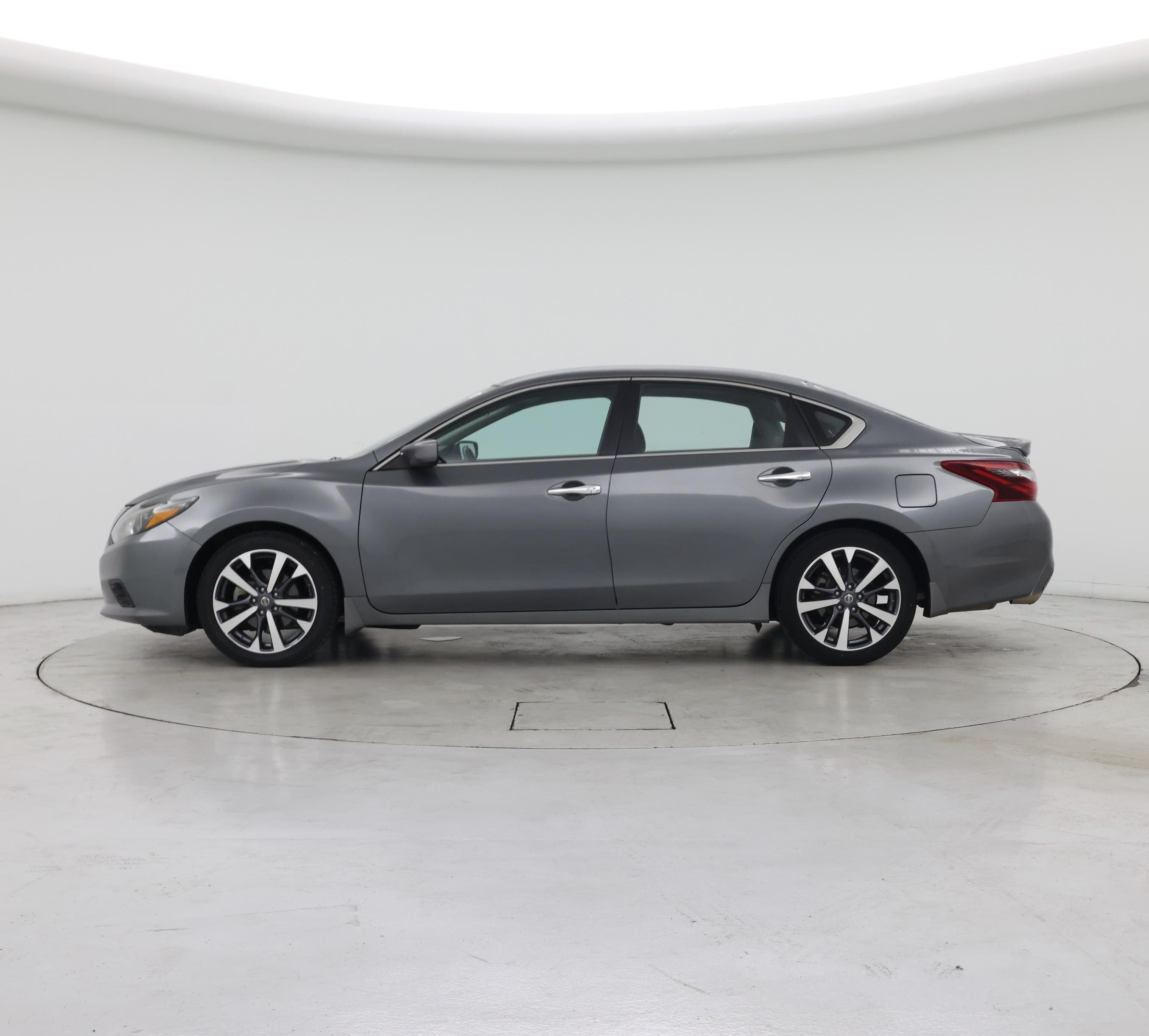 Thumbnail: 2017 Nissan Altima - 3