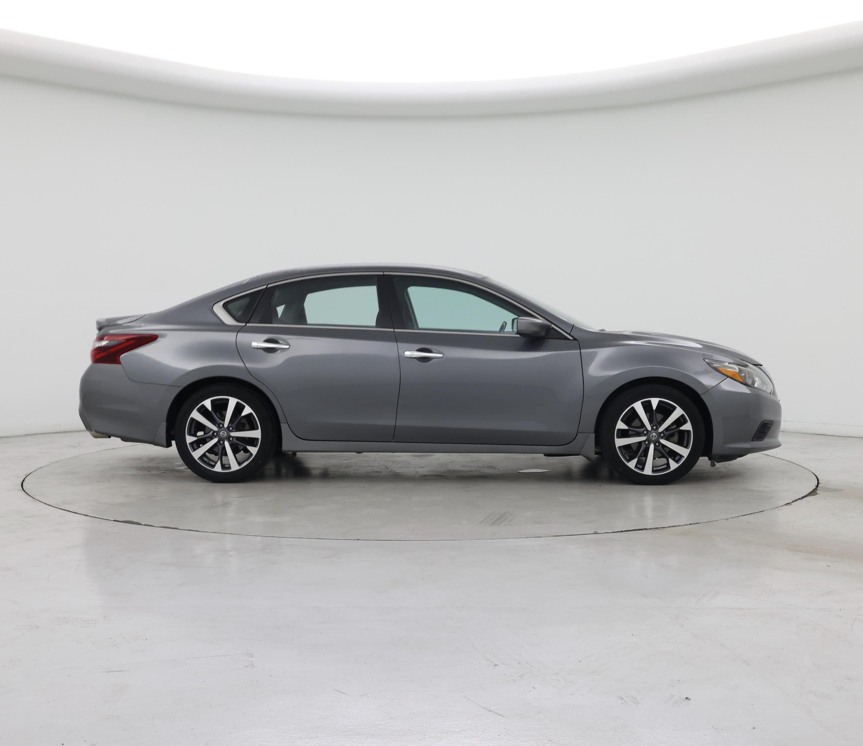 Thumbnail: 2017 Nissan Altima - 7