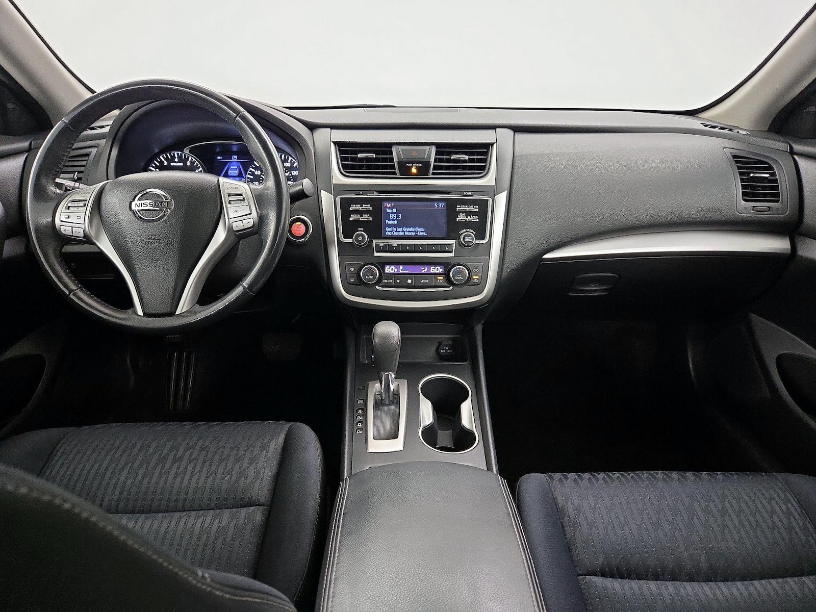 2017 Nissan Altima SV - Photo 10